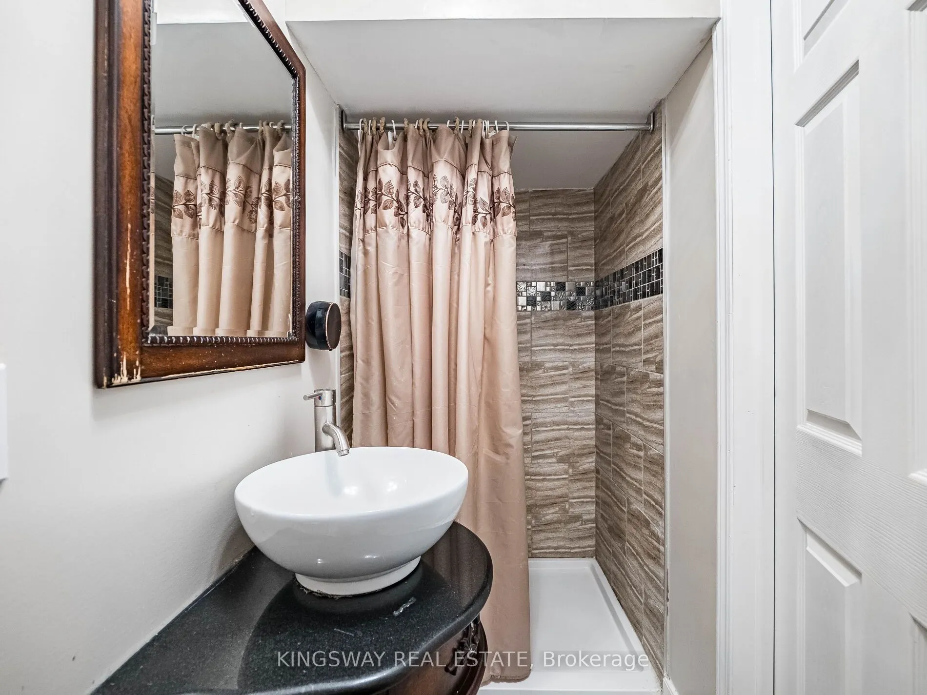 3221 Redpath Circle