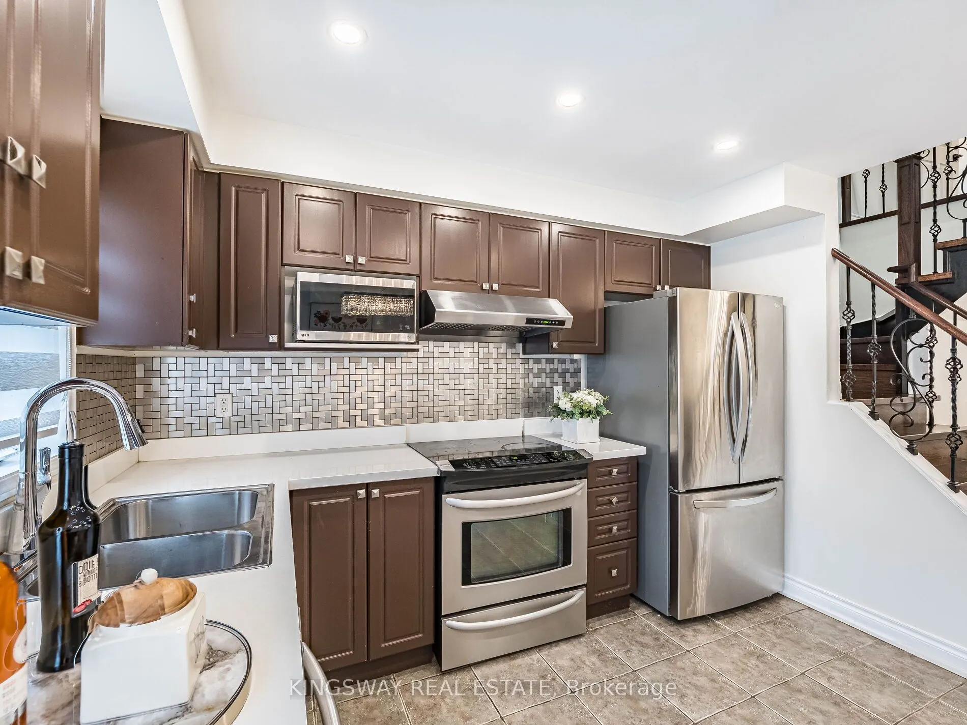 3221 Redpath Circle