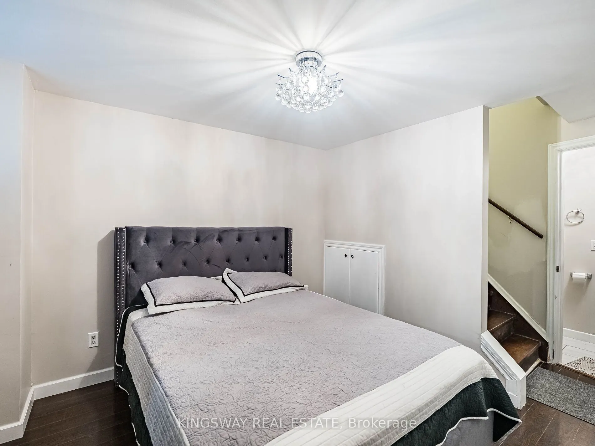 3221 Redpath Circle