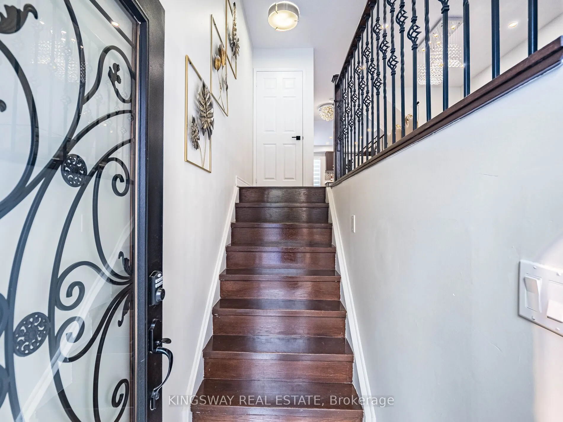 3221 Redpath Circle