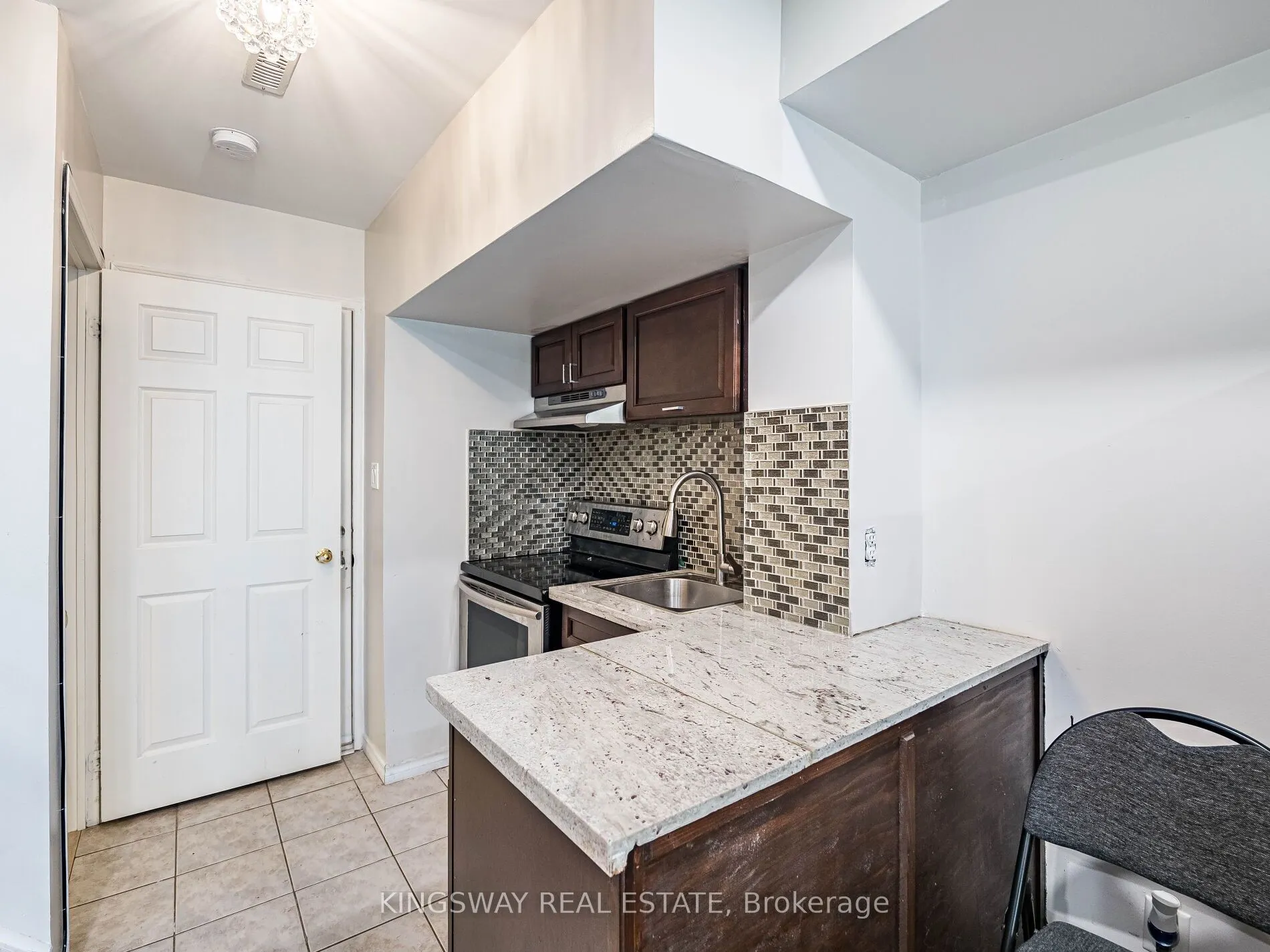3221 Redpath Circle