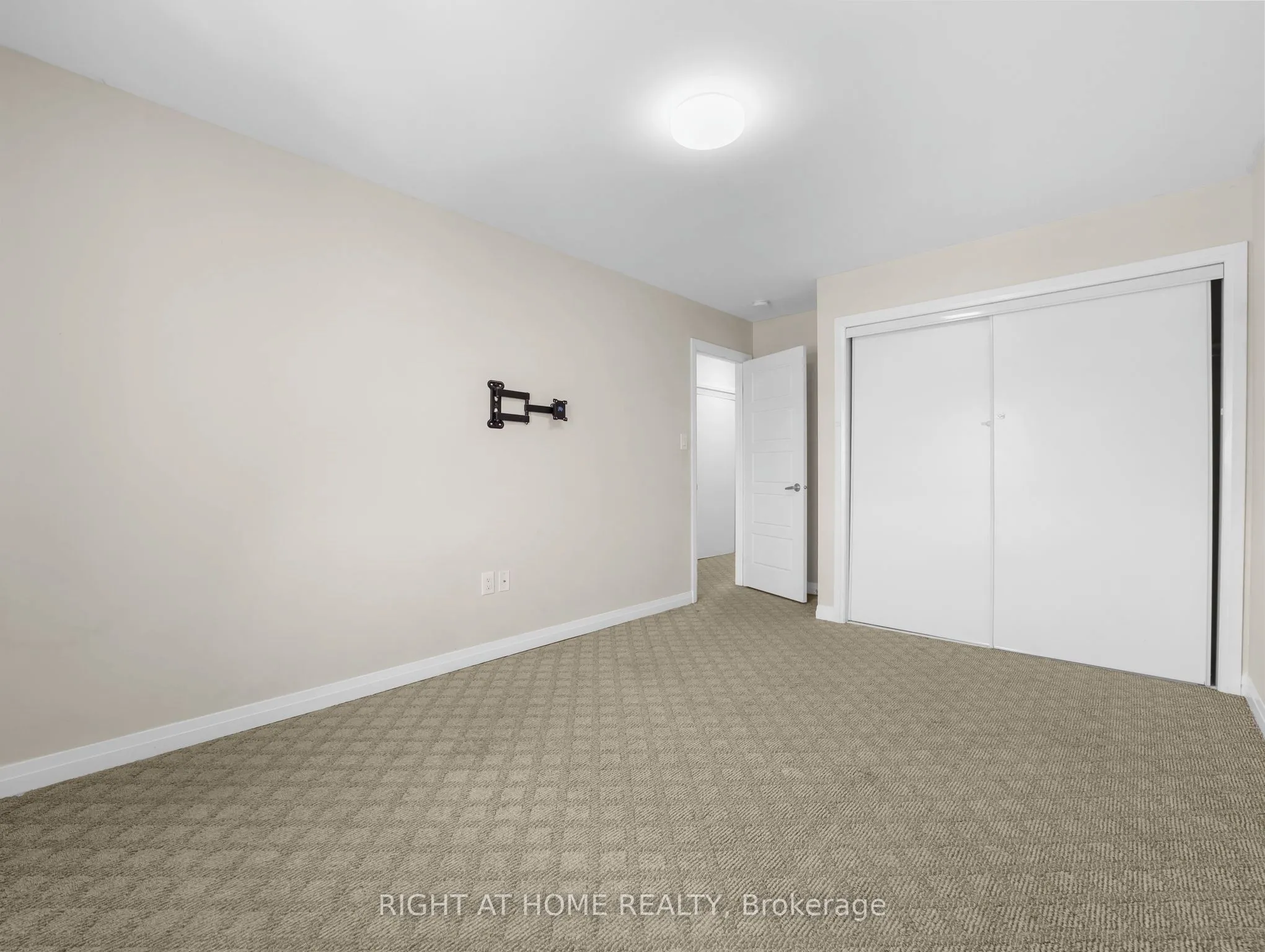 64 Mclaughlin Avenue