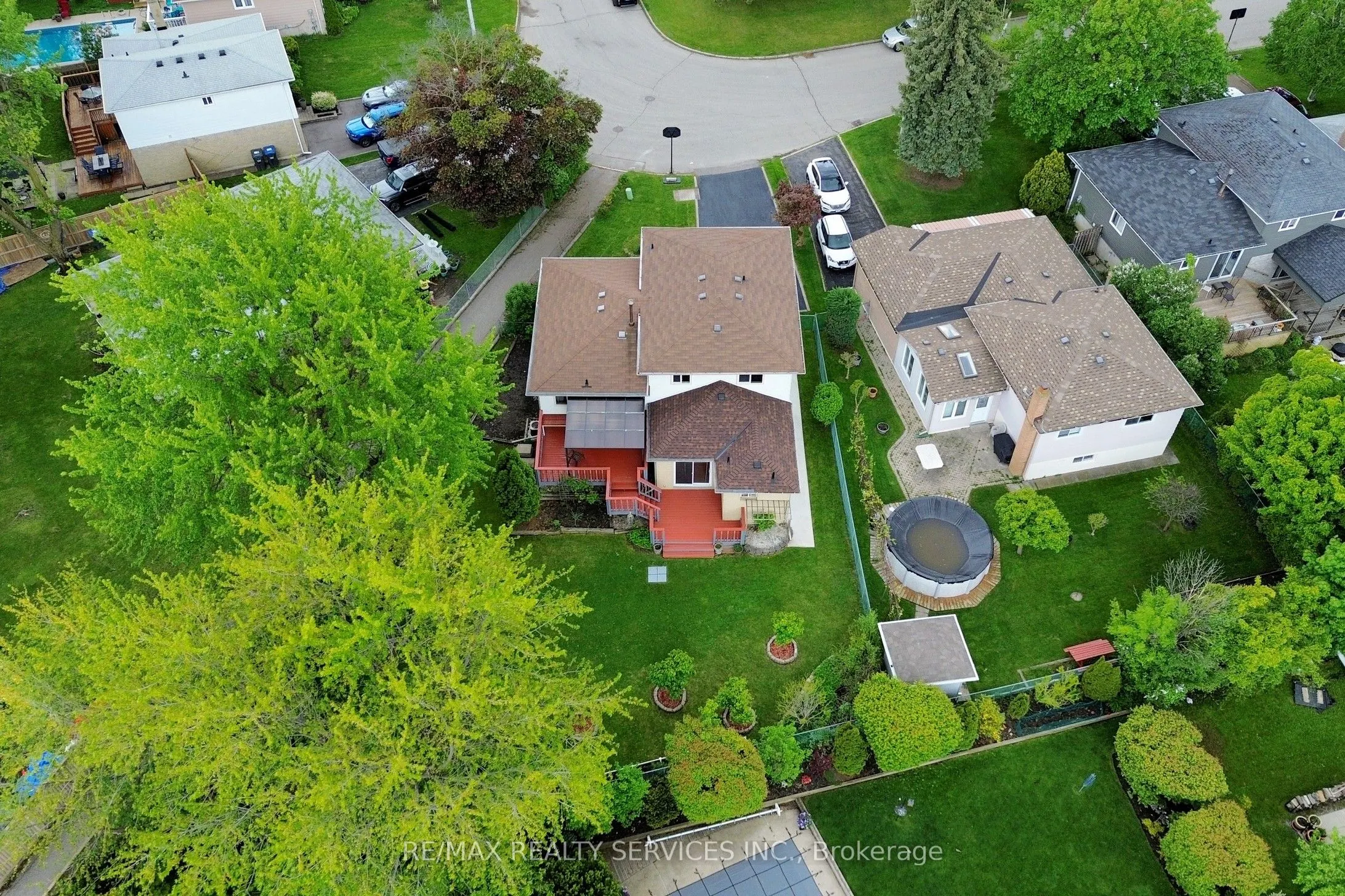 53 Geneva Crescent