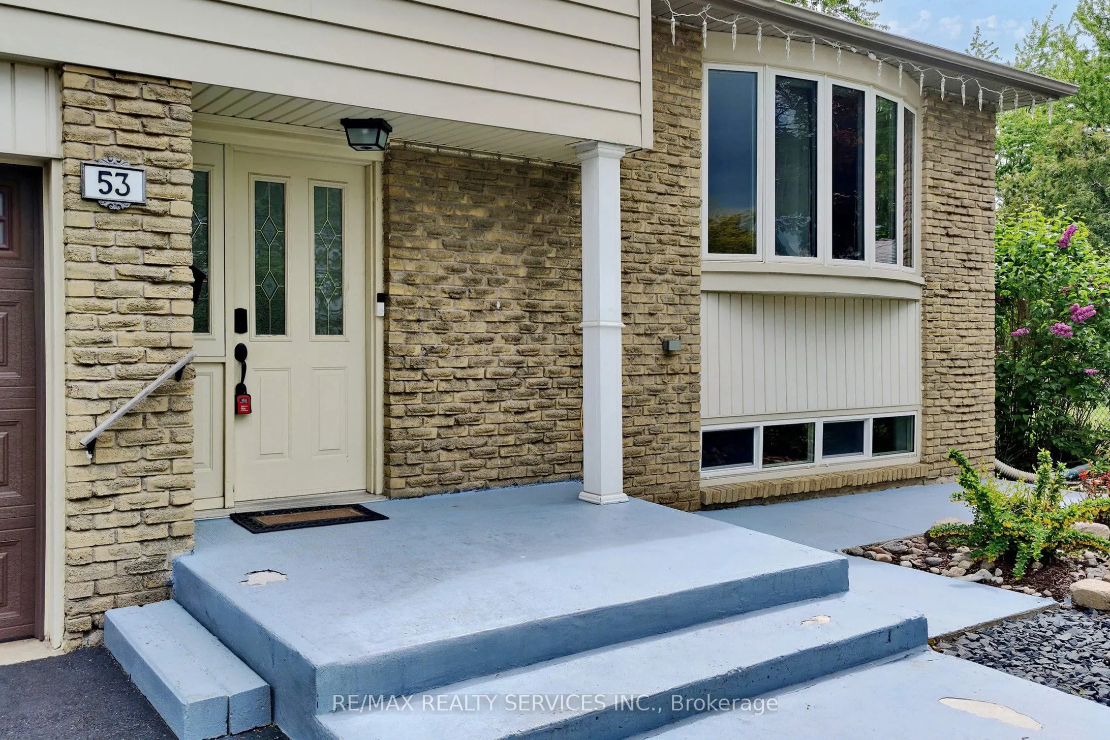 53 Geneva Crescent