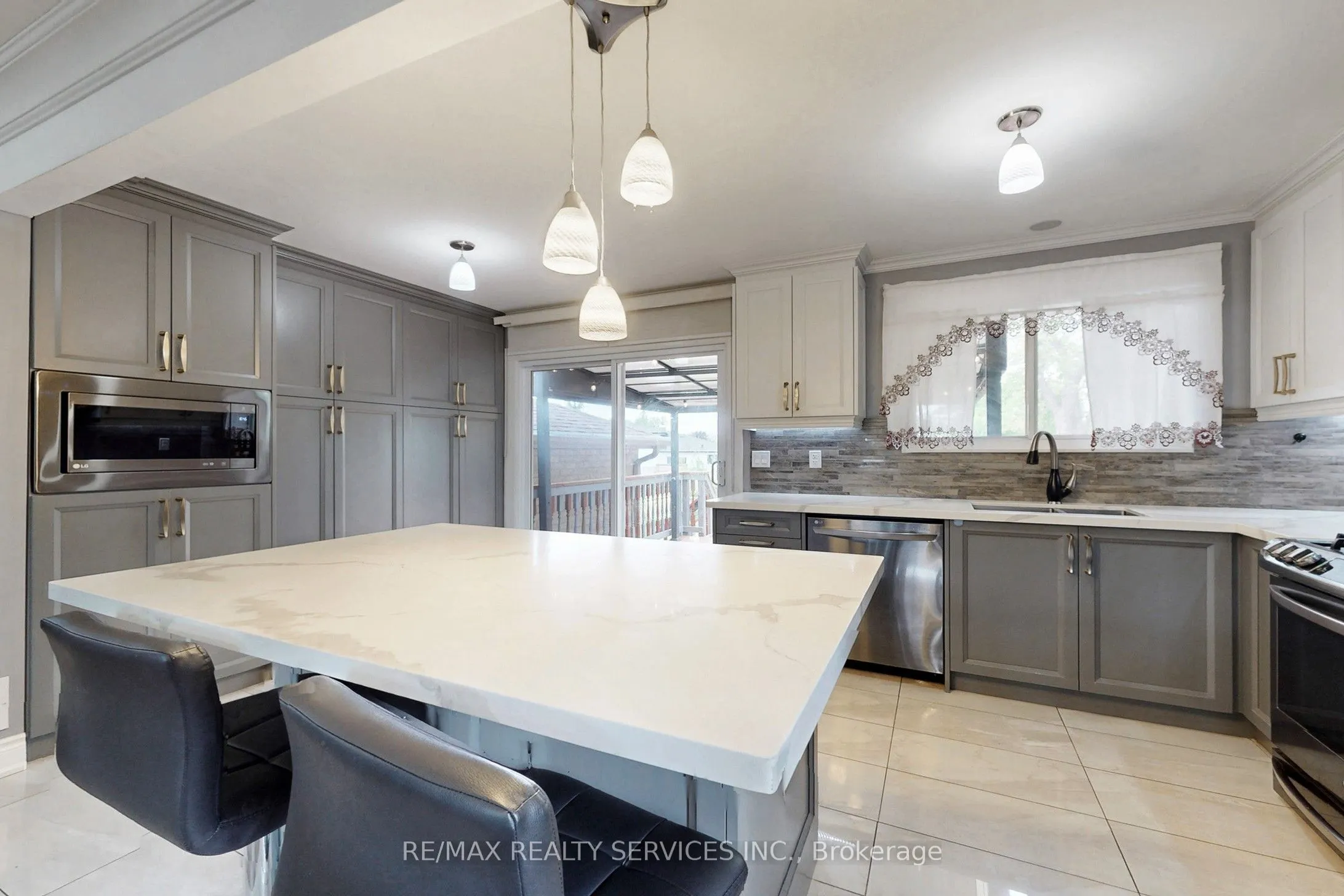 53 Geneva Crescent