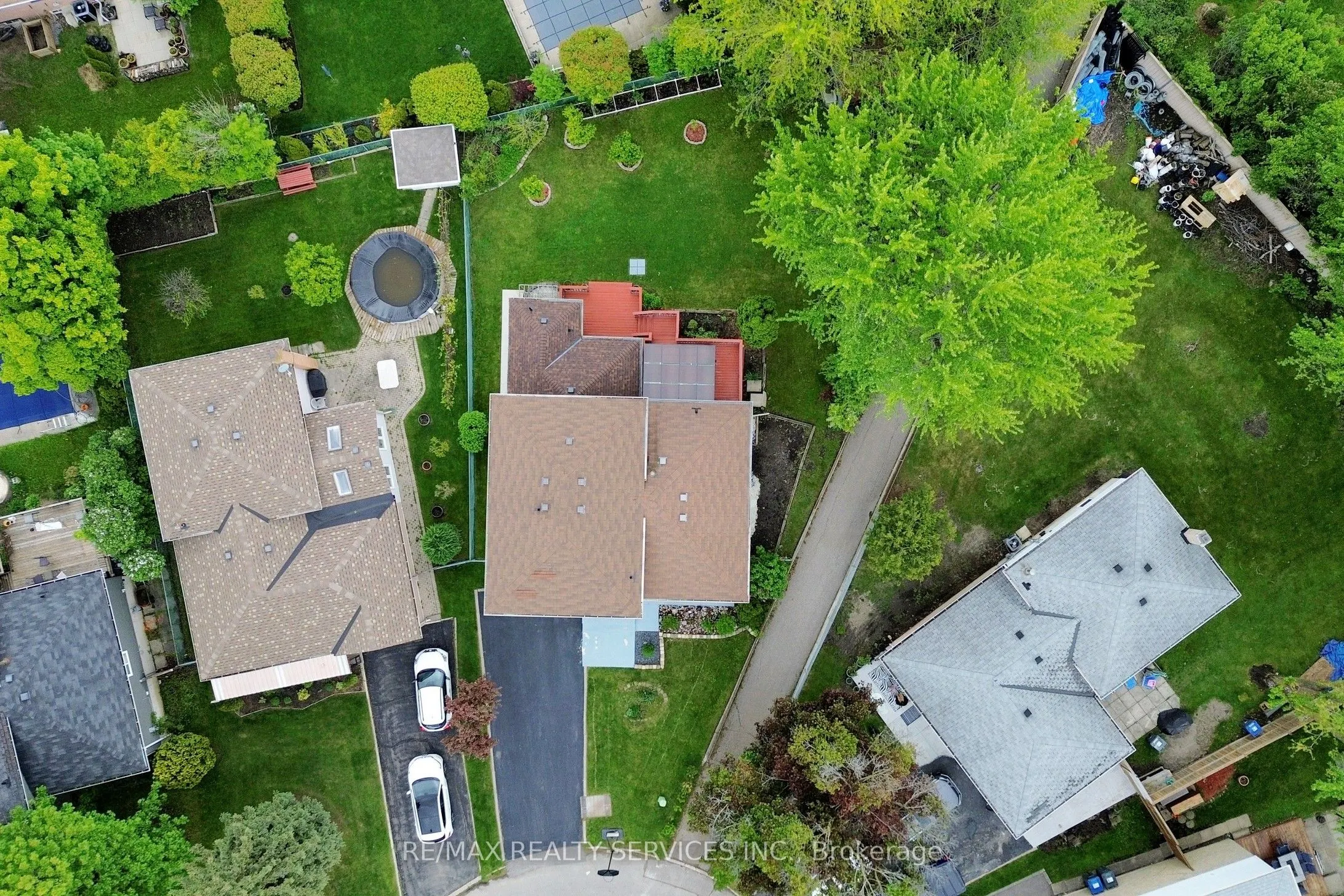 53 Geneva Crescent