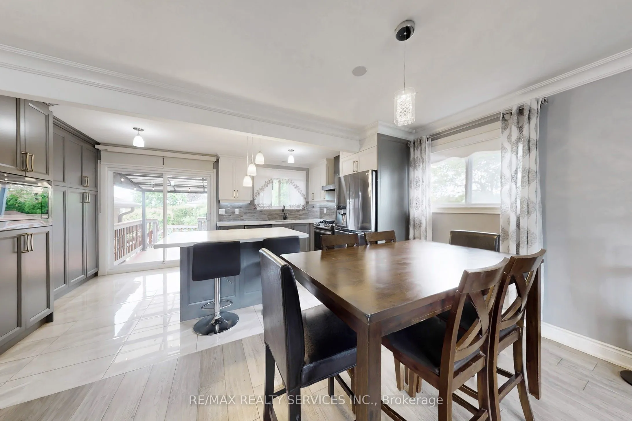 53 Geneva Crescent