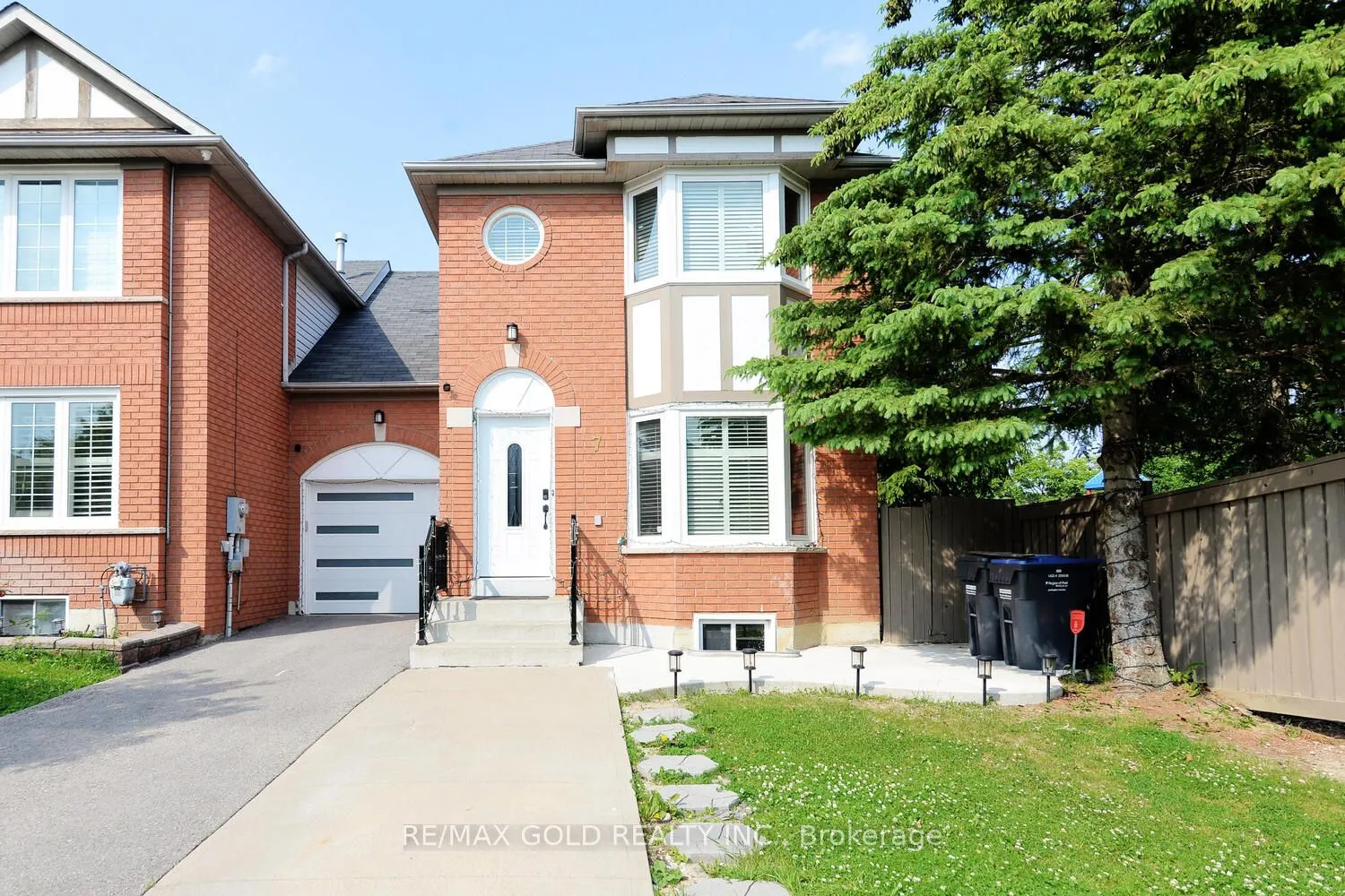 7 Lofty Pines Place