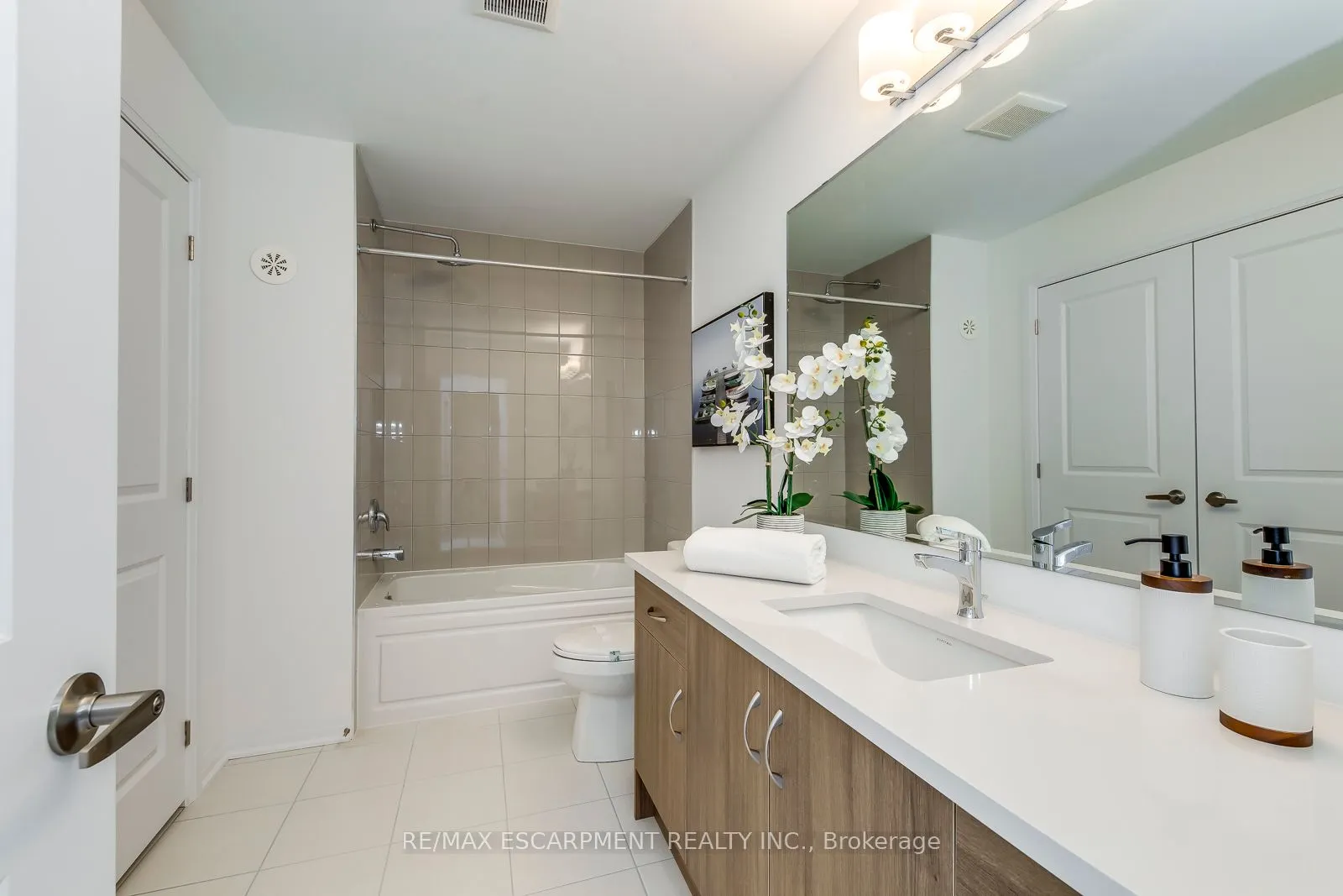 3262 Crystal Drive