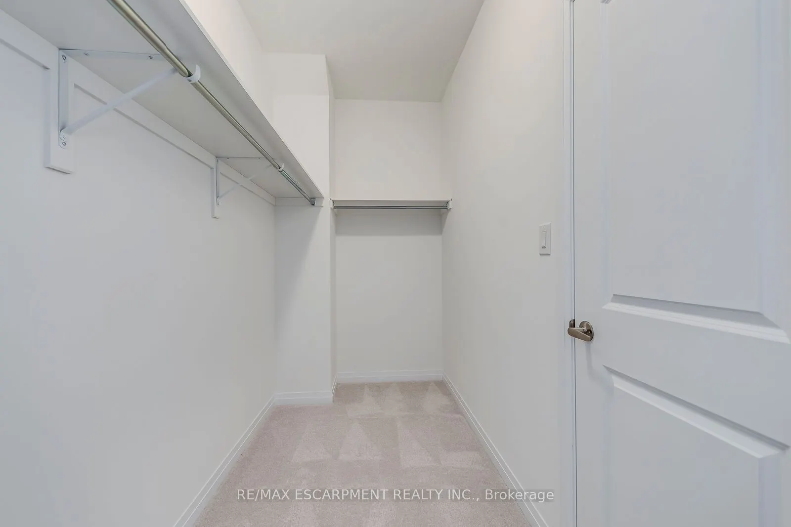 3262 Crystal Drive