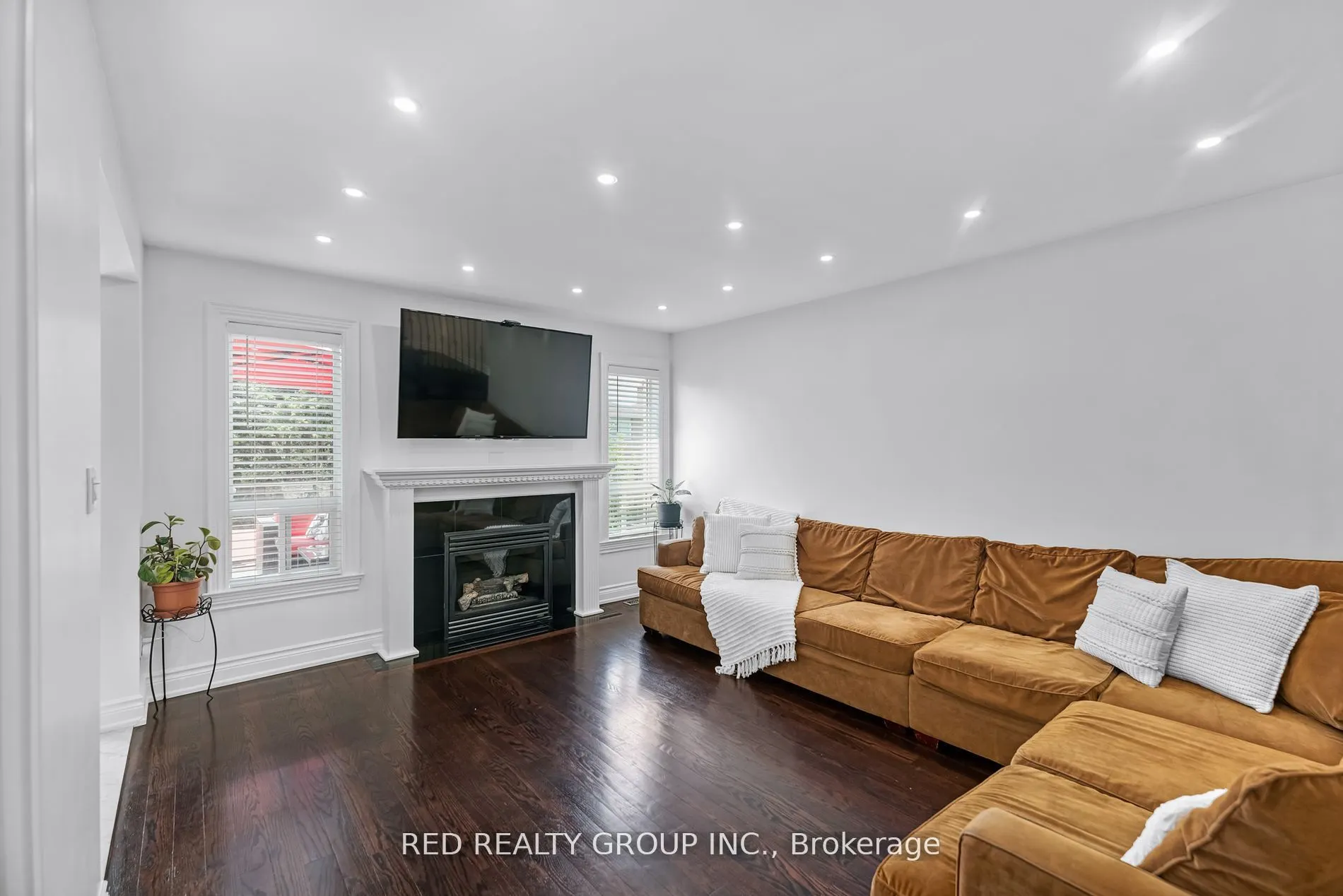 4735 Apple Blossom Circle