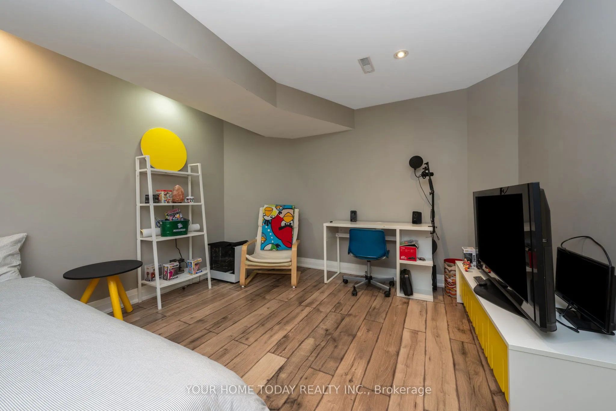 6 Stonebrook Crescent