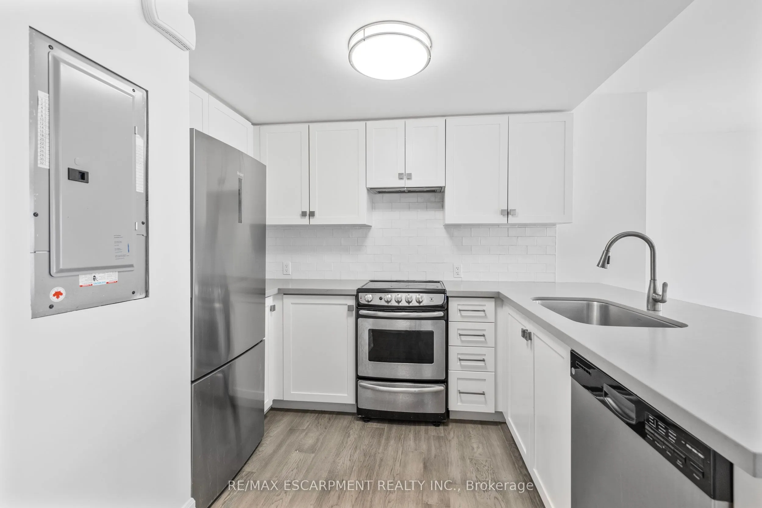 760 Lakeshore Road E, #206