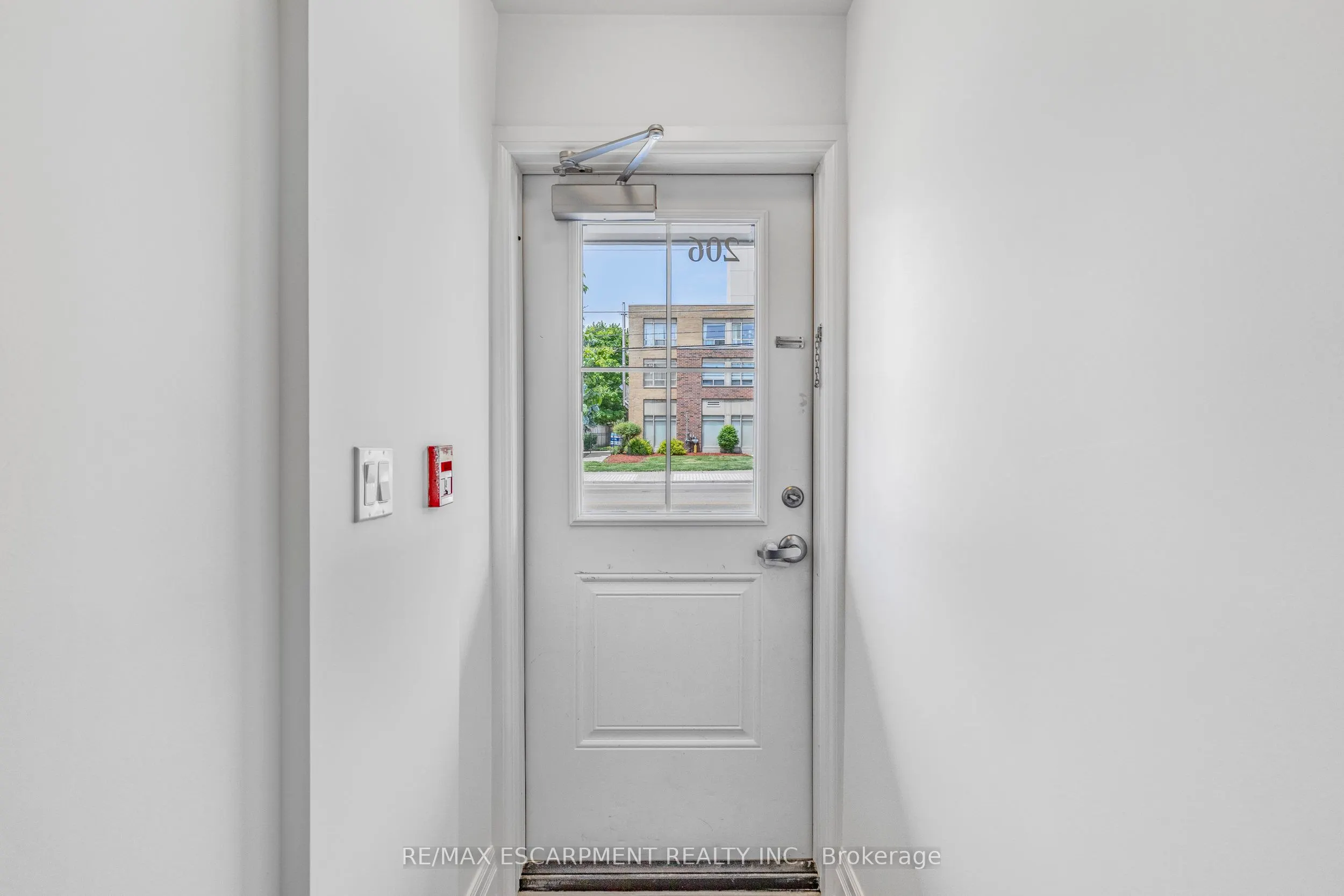 760 Lakeshore Road E, #206