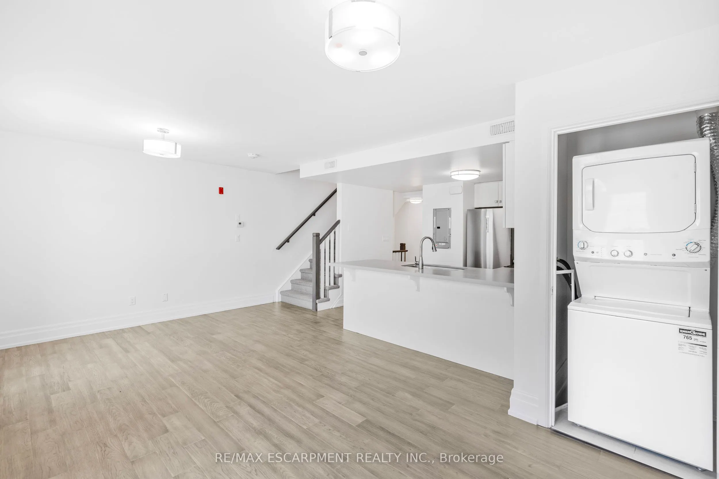 760 Lakeshore Road E, #206