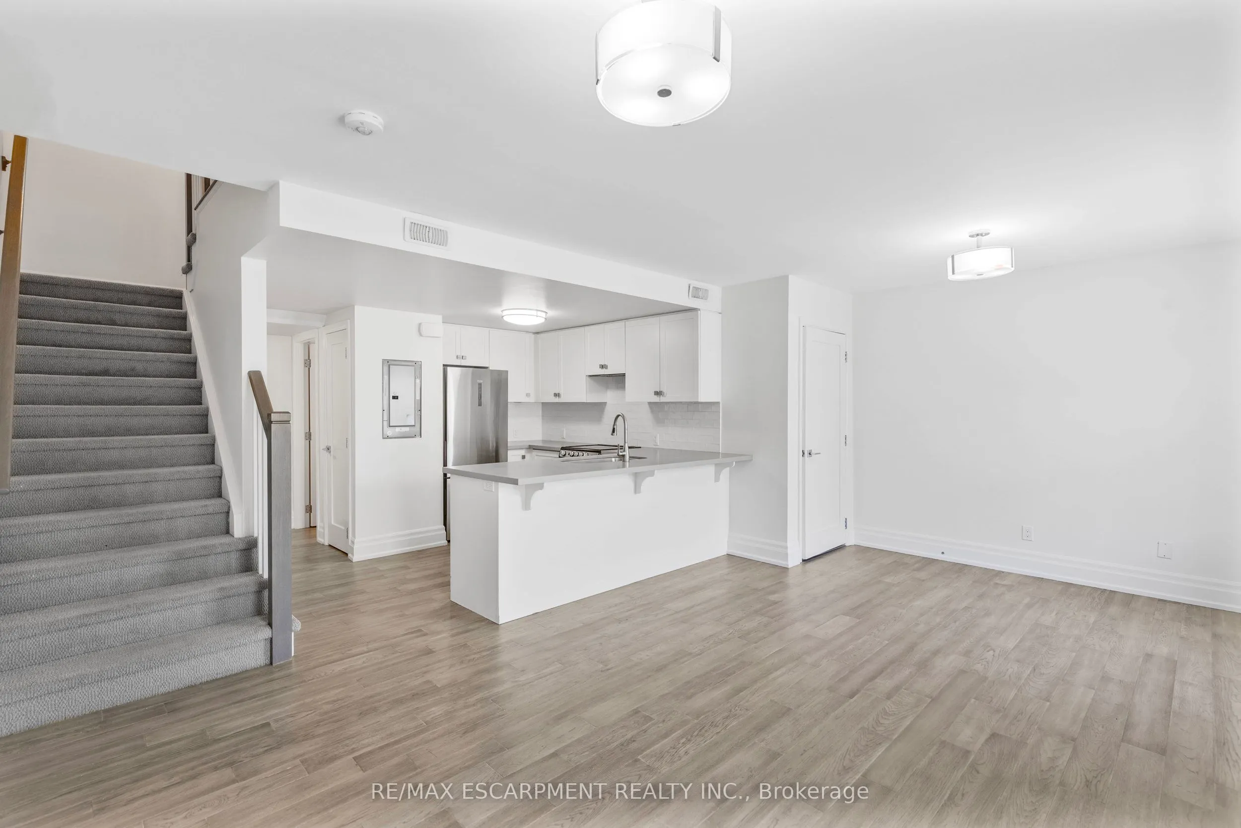 760 Lakeshore Road E, #206