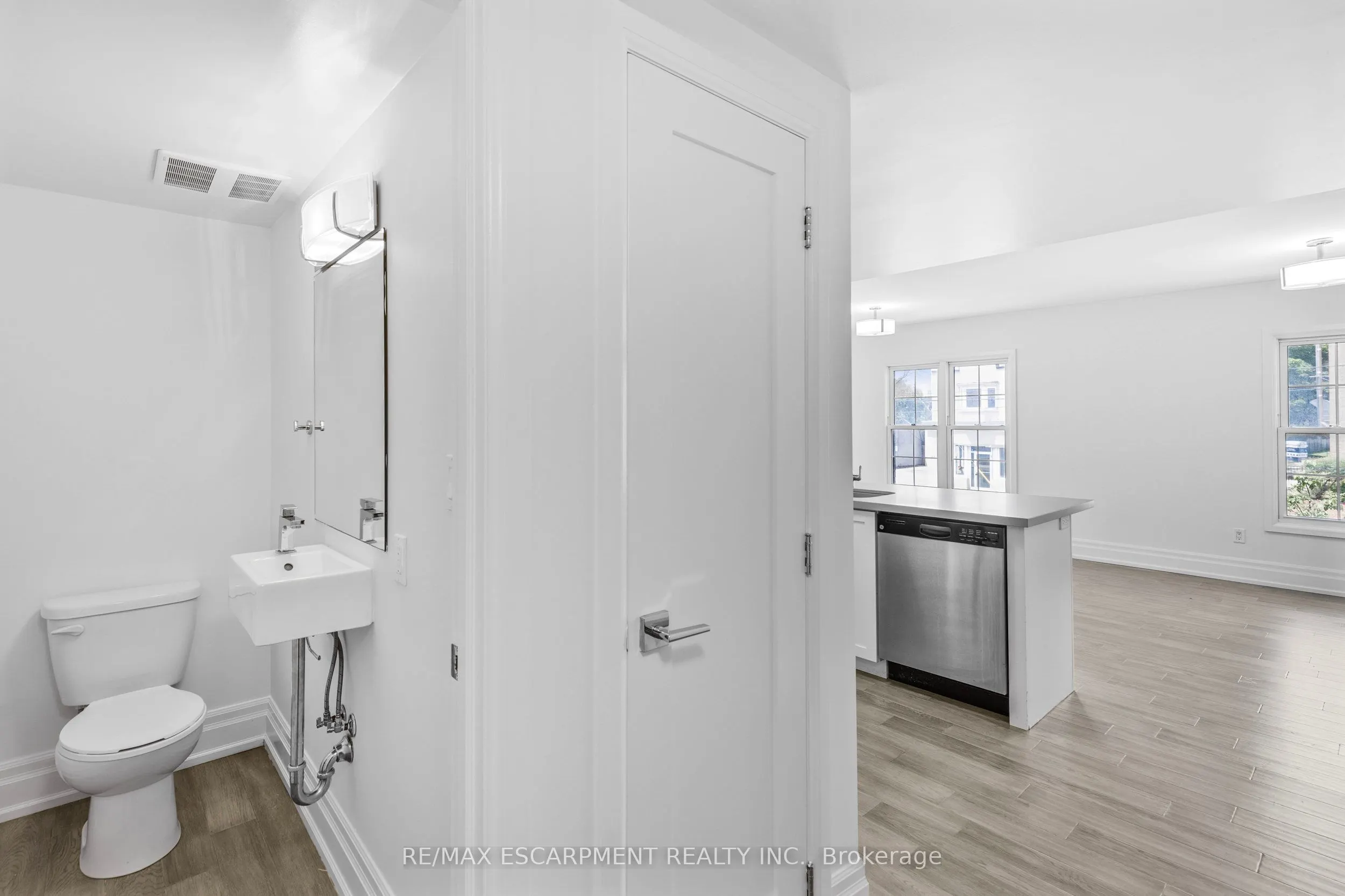 760 Lakeshore Road E, #206