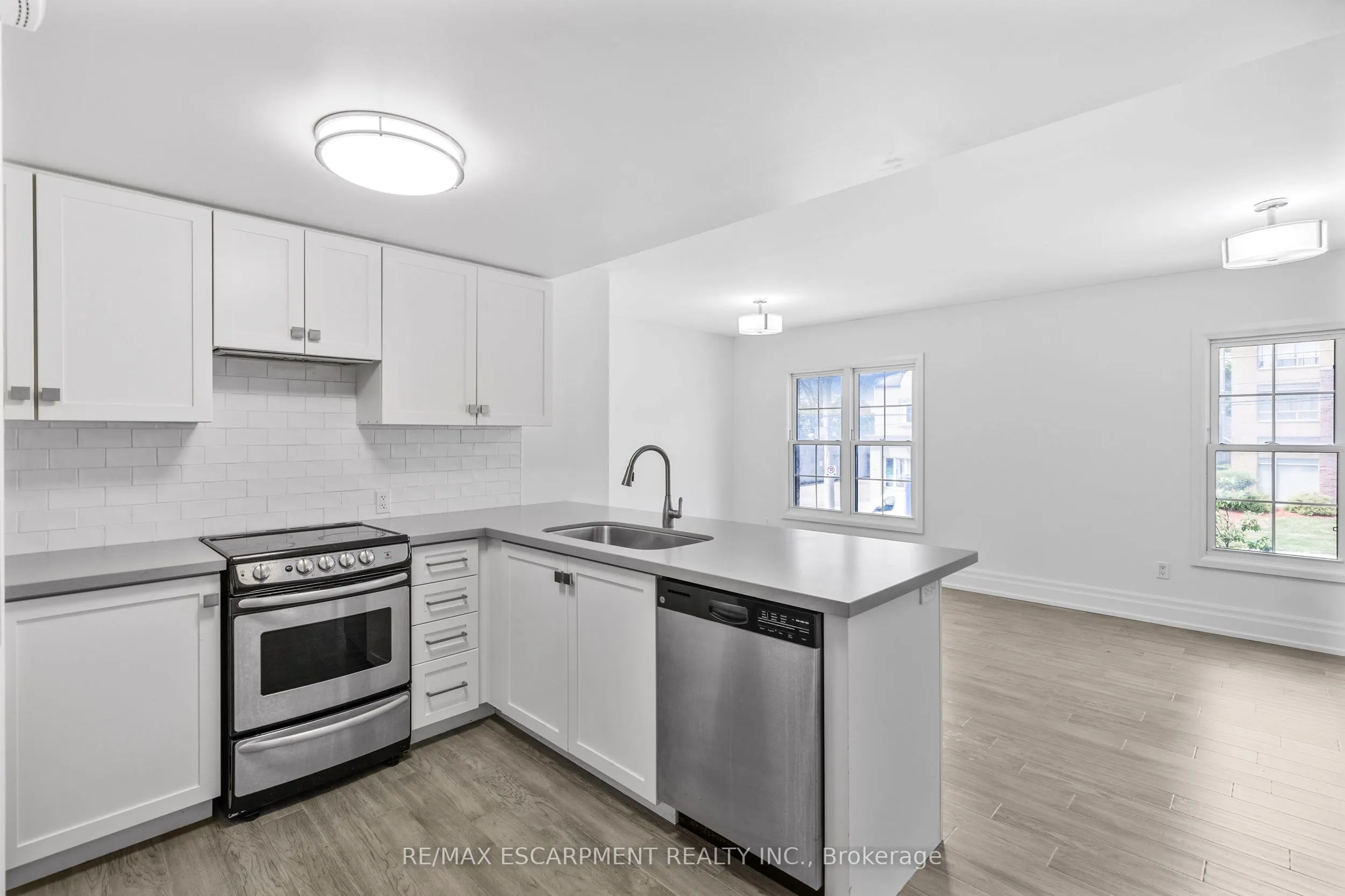 760 Lakeshore Road E, #206
