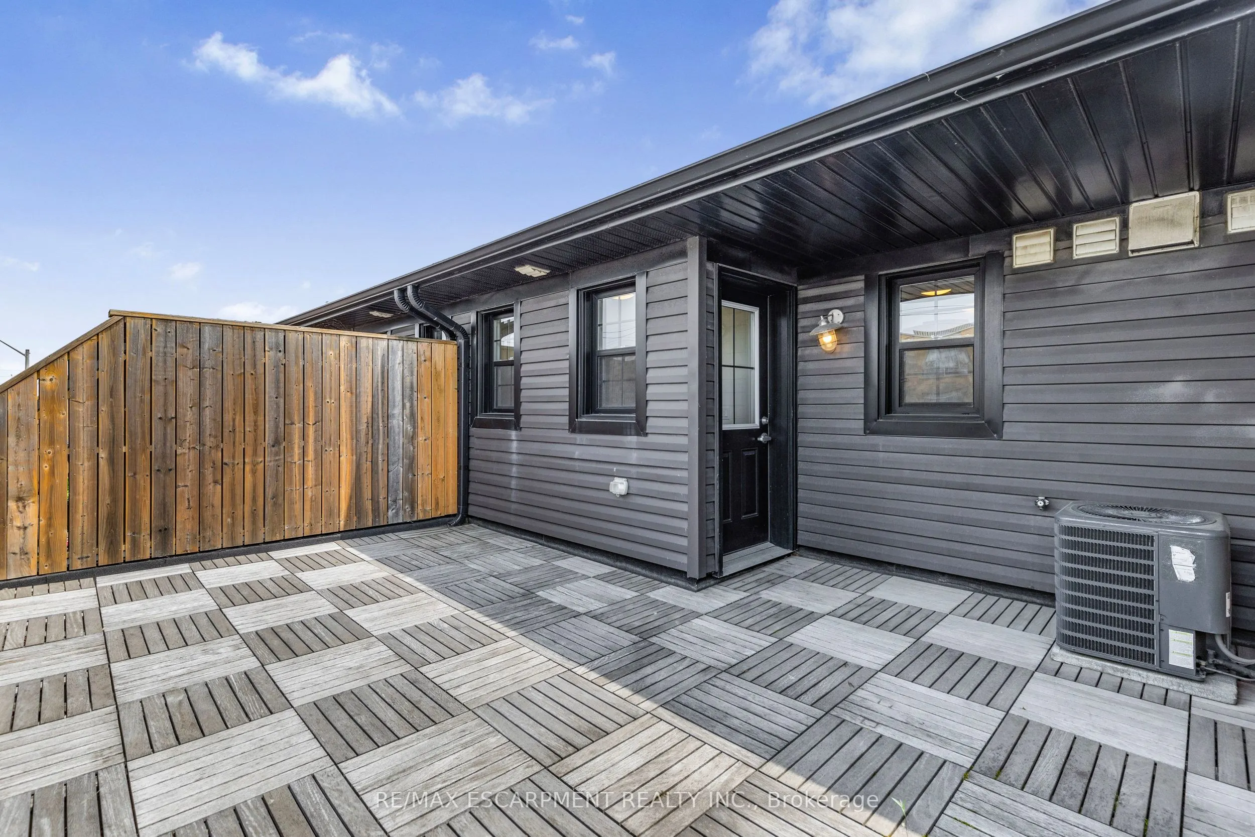 760 Lakeshore Road E, #206
