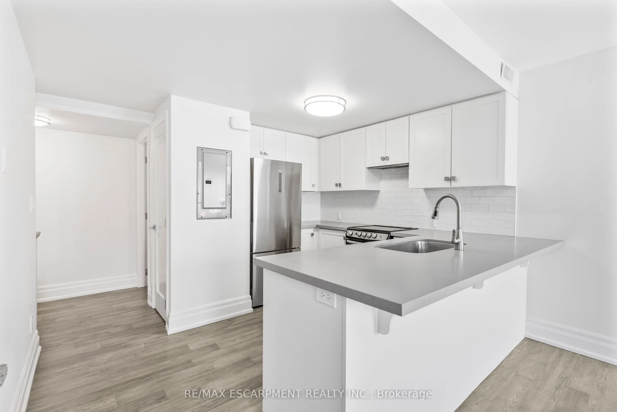 760 Lakeshore Road E, #206