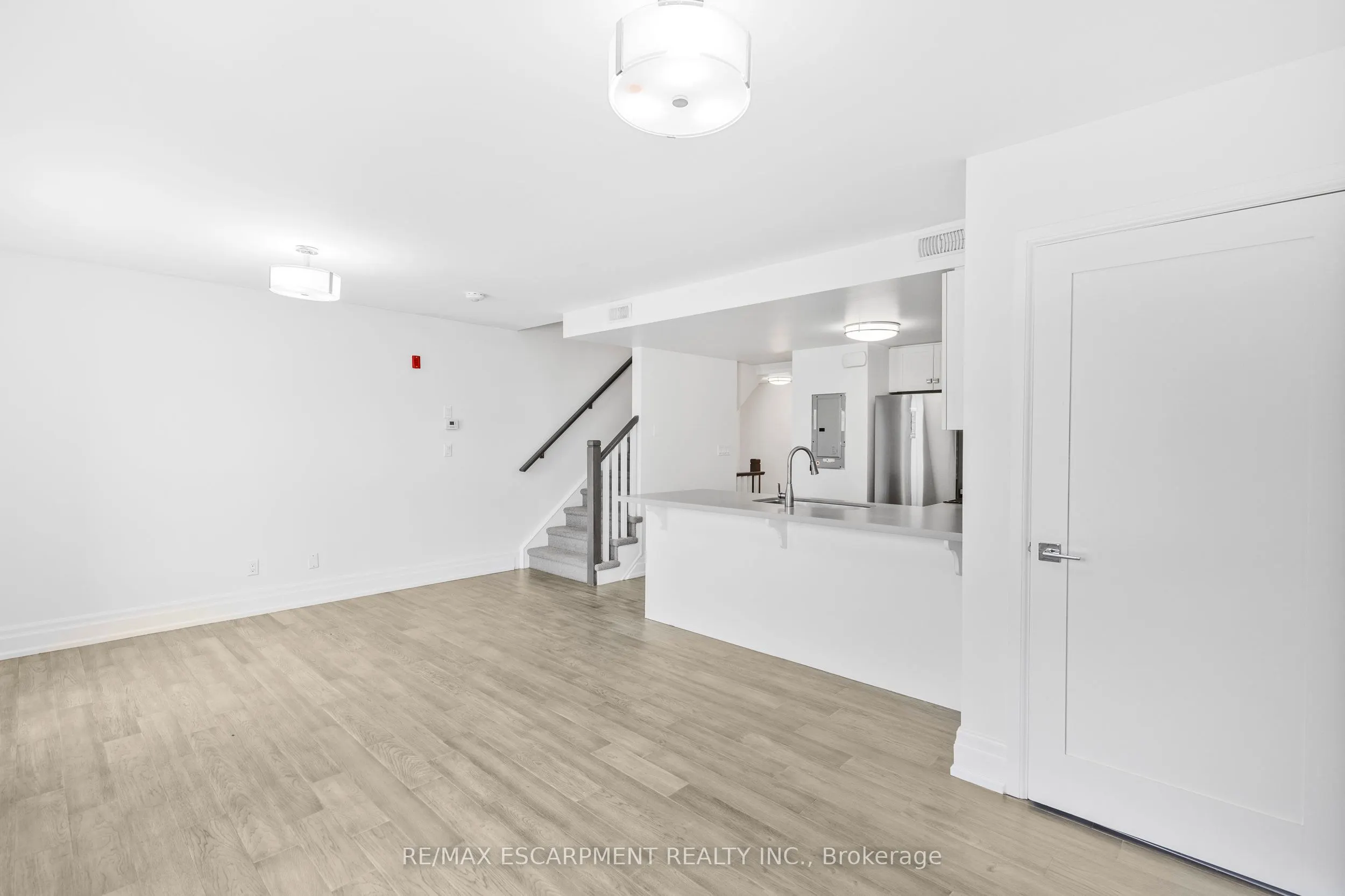 760 Lakeshore Road E, #206