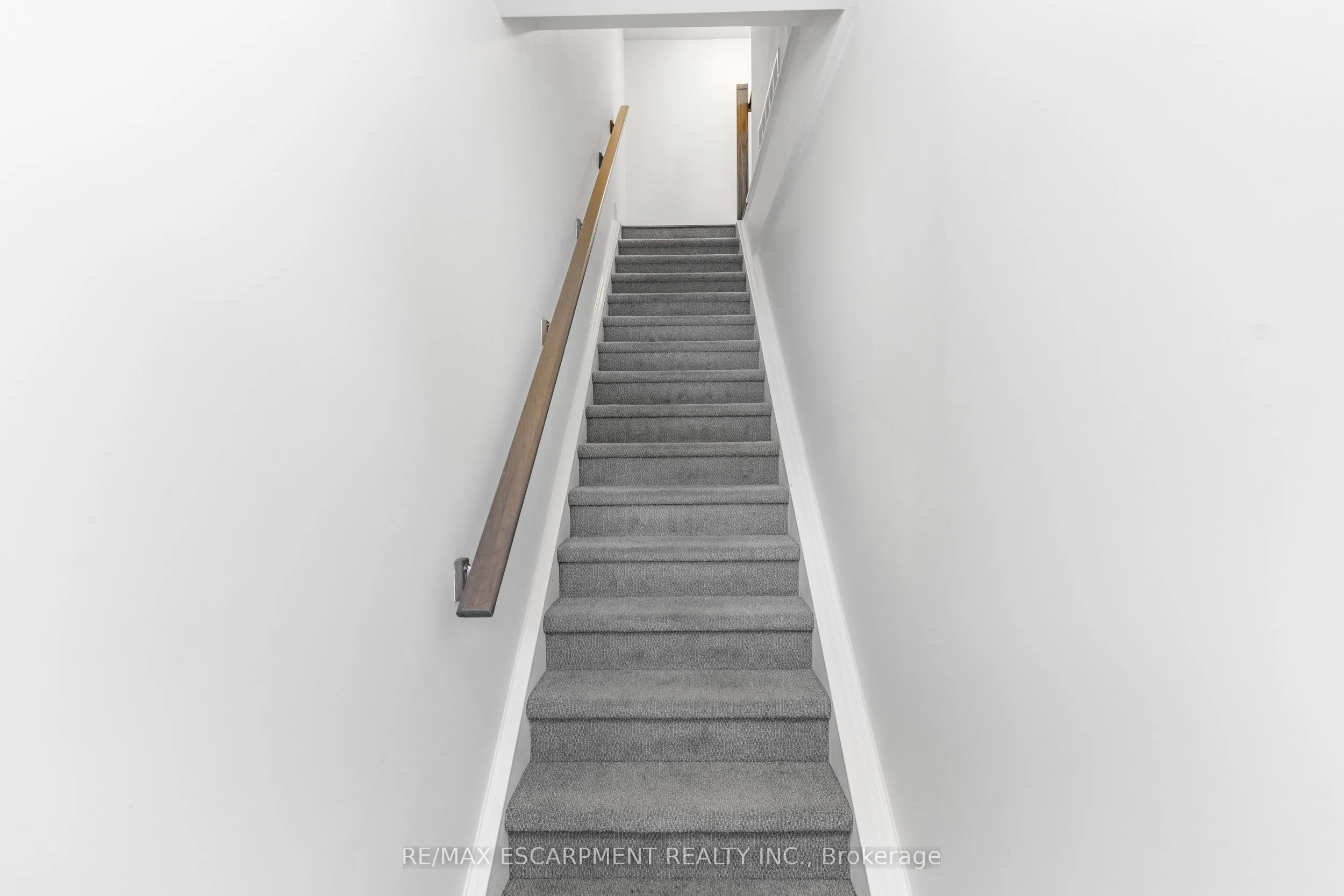 760 Lakeshore Road E, #206