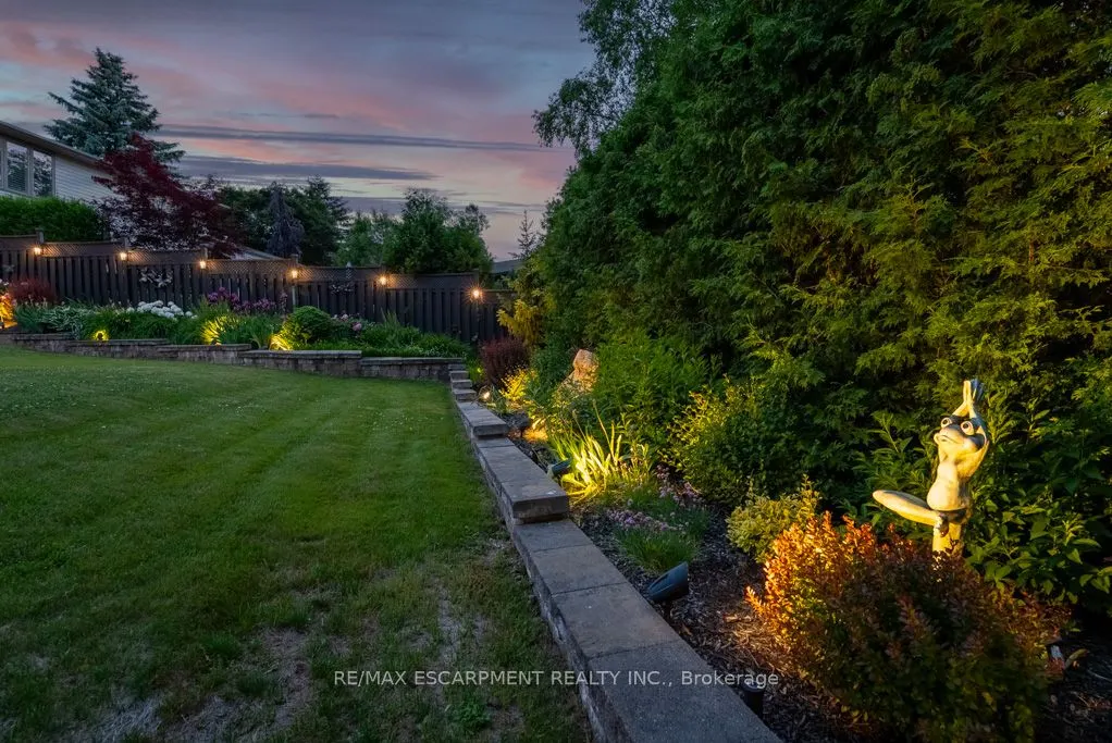 2119 Agincourt Crescent