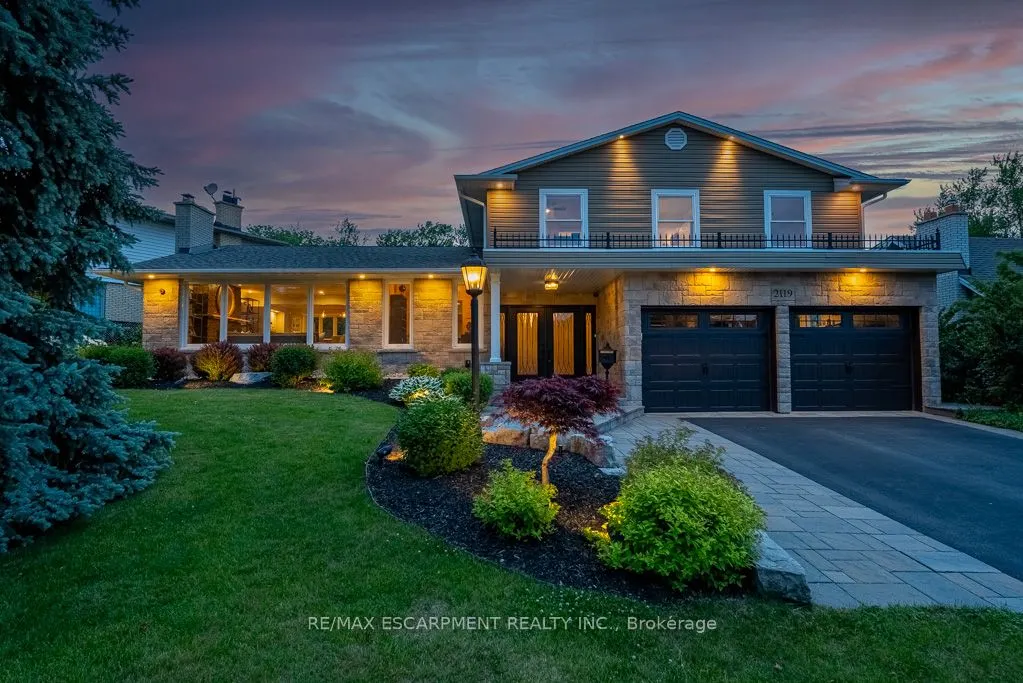 2119 Agincourt Crescent