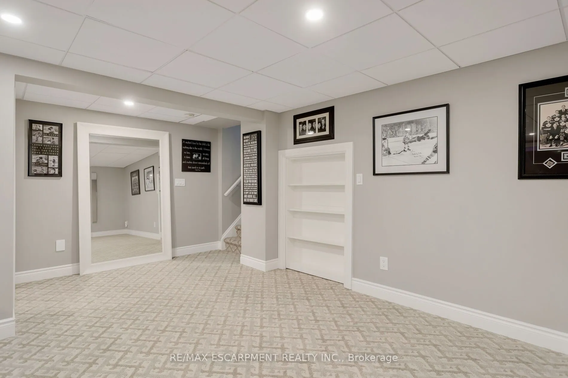 2119 Agincourt Crescent