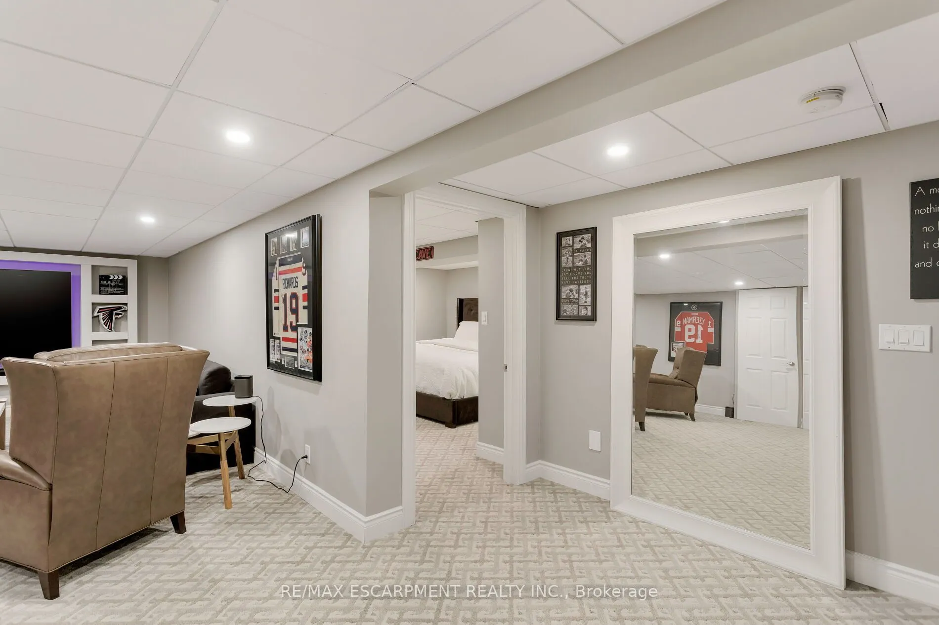 2119 Agincourt Crescent