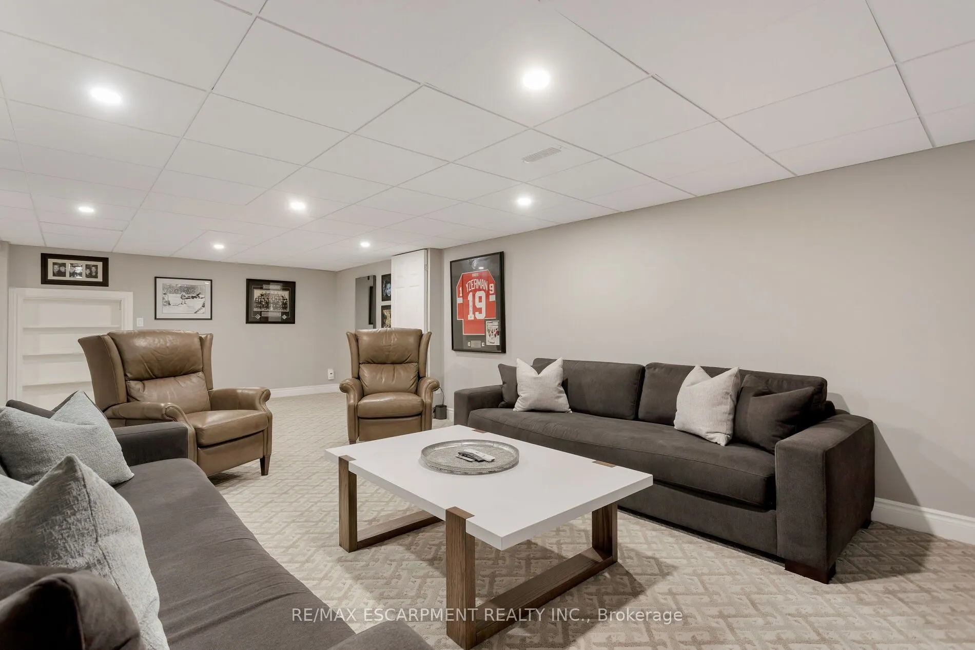 2119 Agincourt Crescent