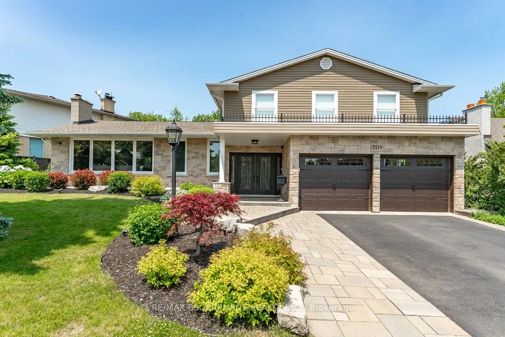 2119 Agincourt Crescent