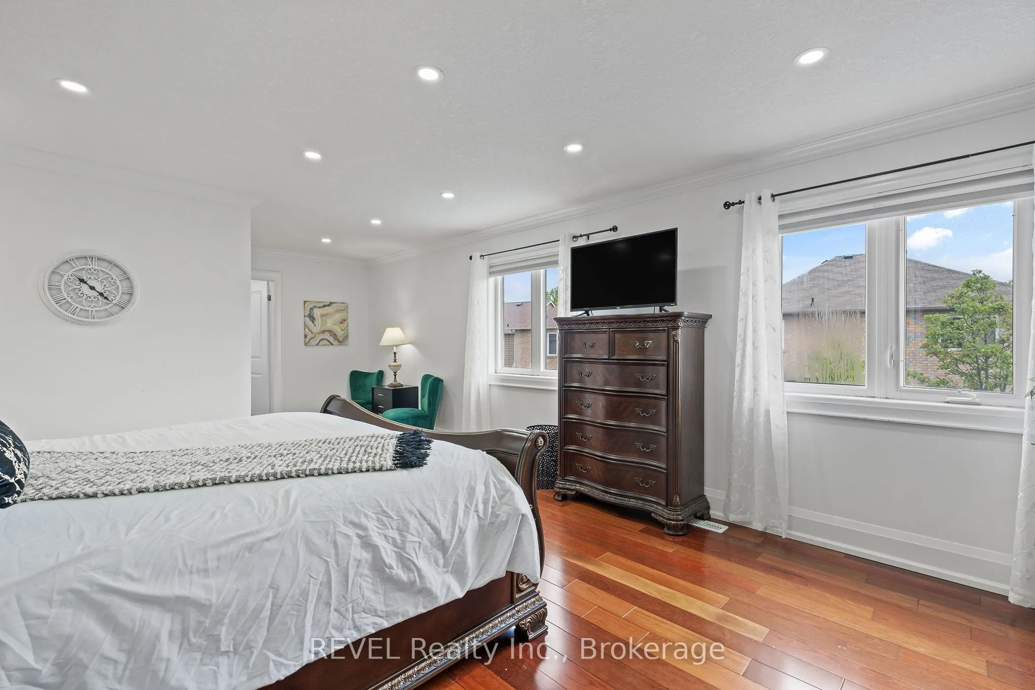 401 Schreyer Crescent