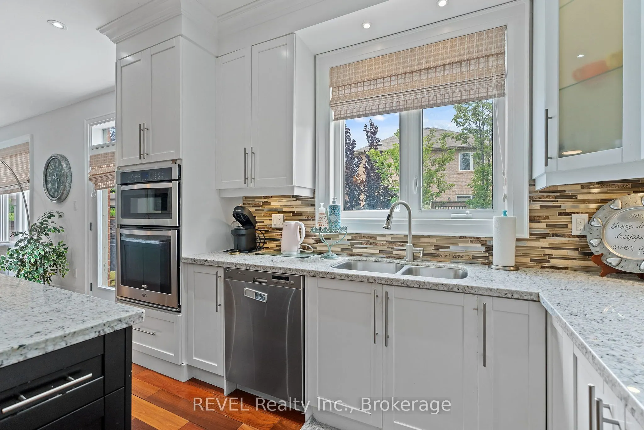 401 Schreyer Crescent