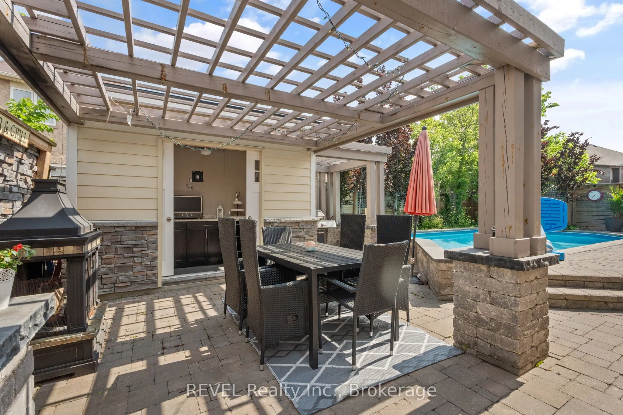 401 Schreyer Crescent