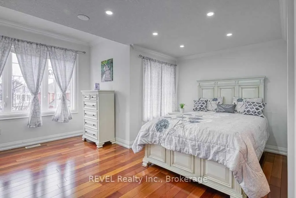 401 Schreyer Crescent