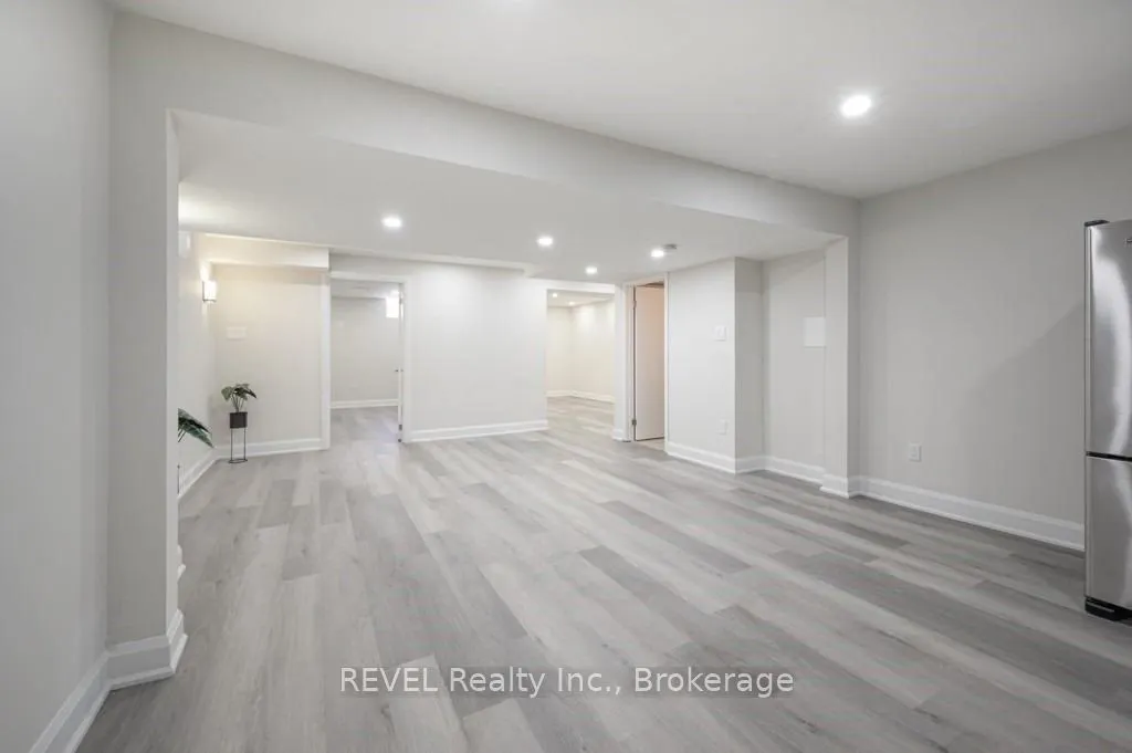 401 Schreyer Crescent