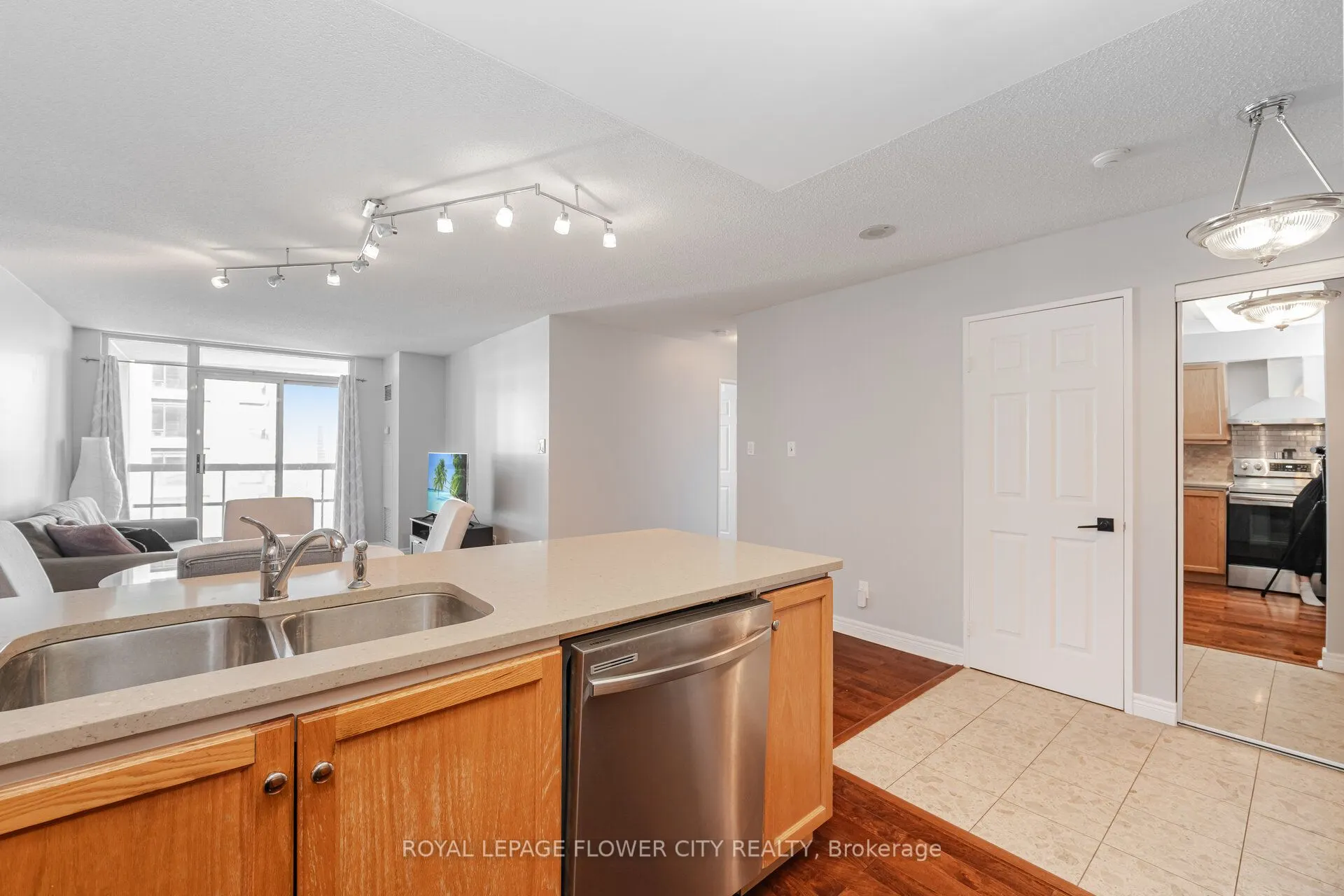 156 Enfield Place #1902