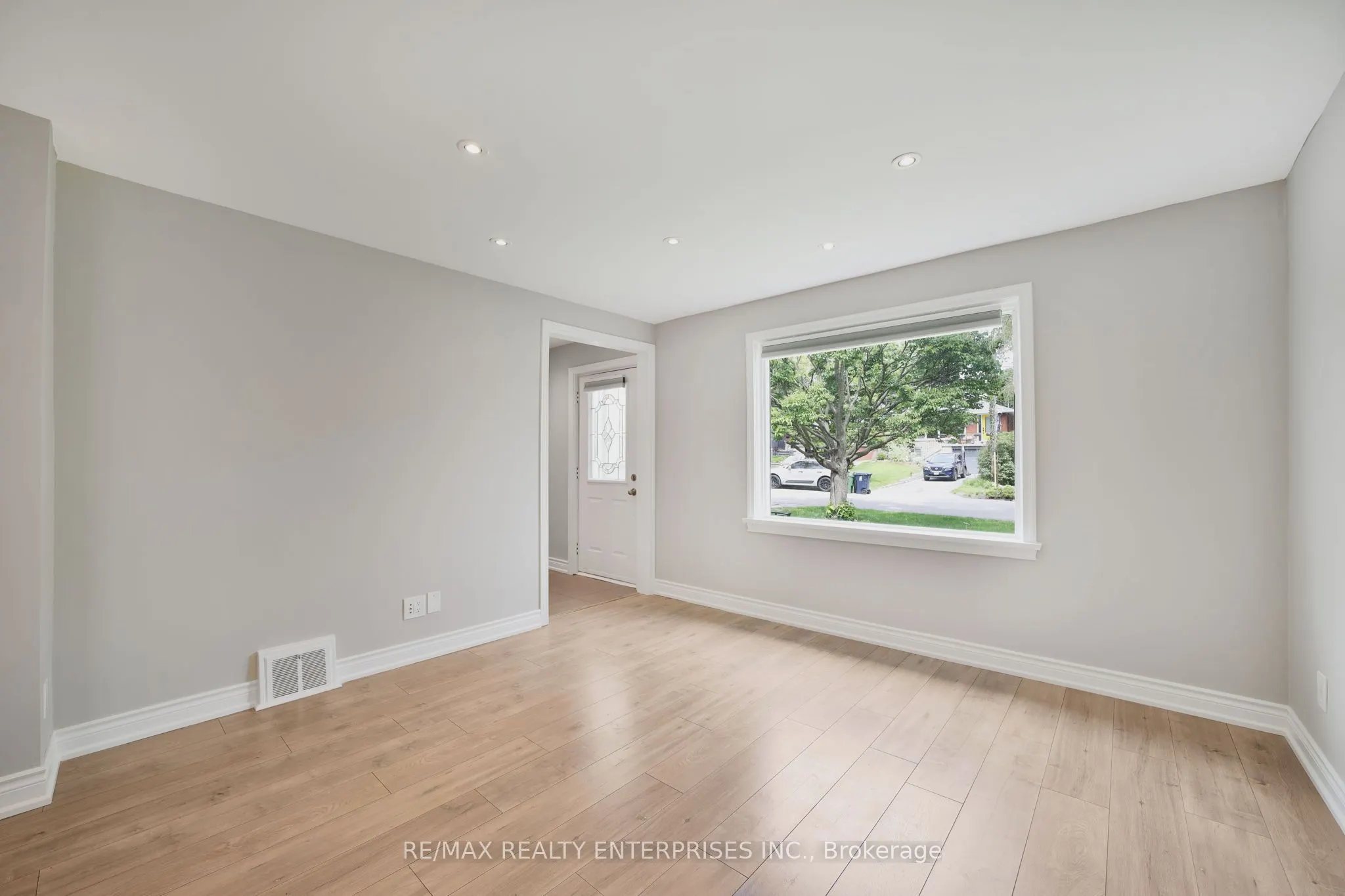 15 Delroy Drive