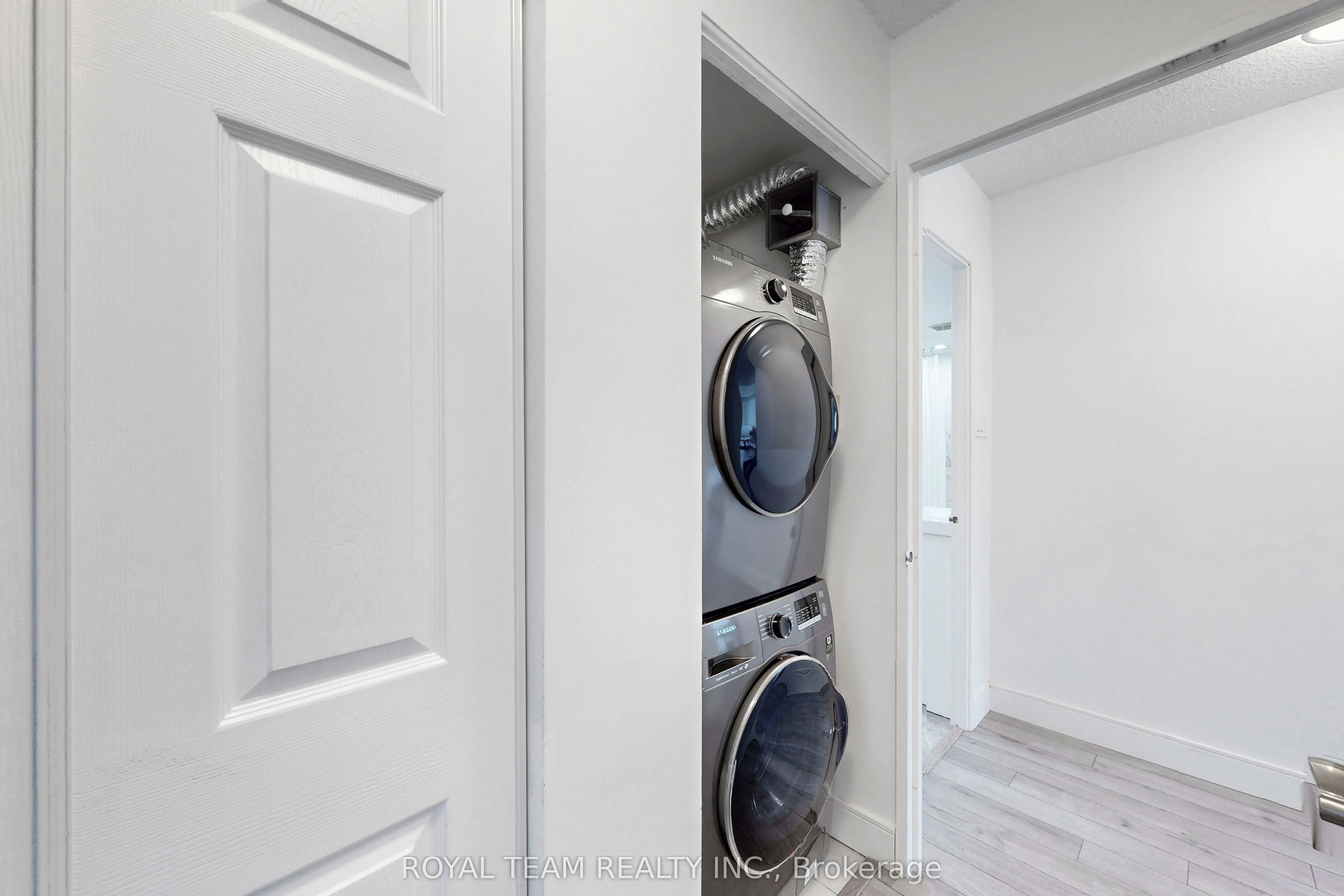75 King Street E, #1403
