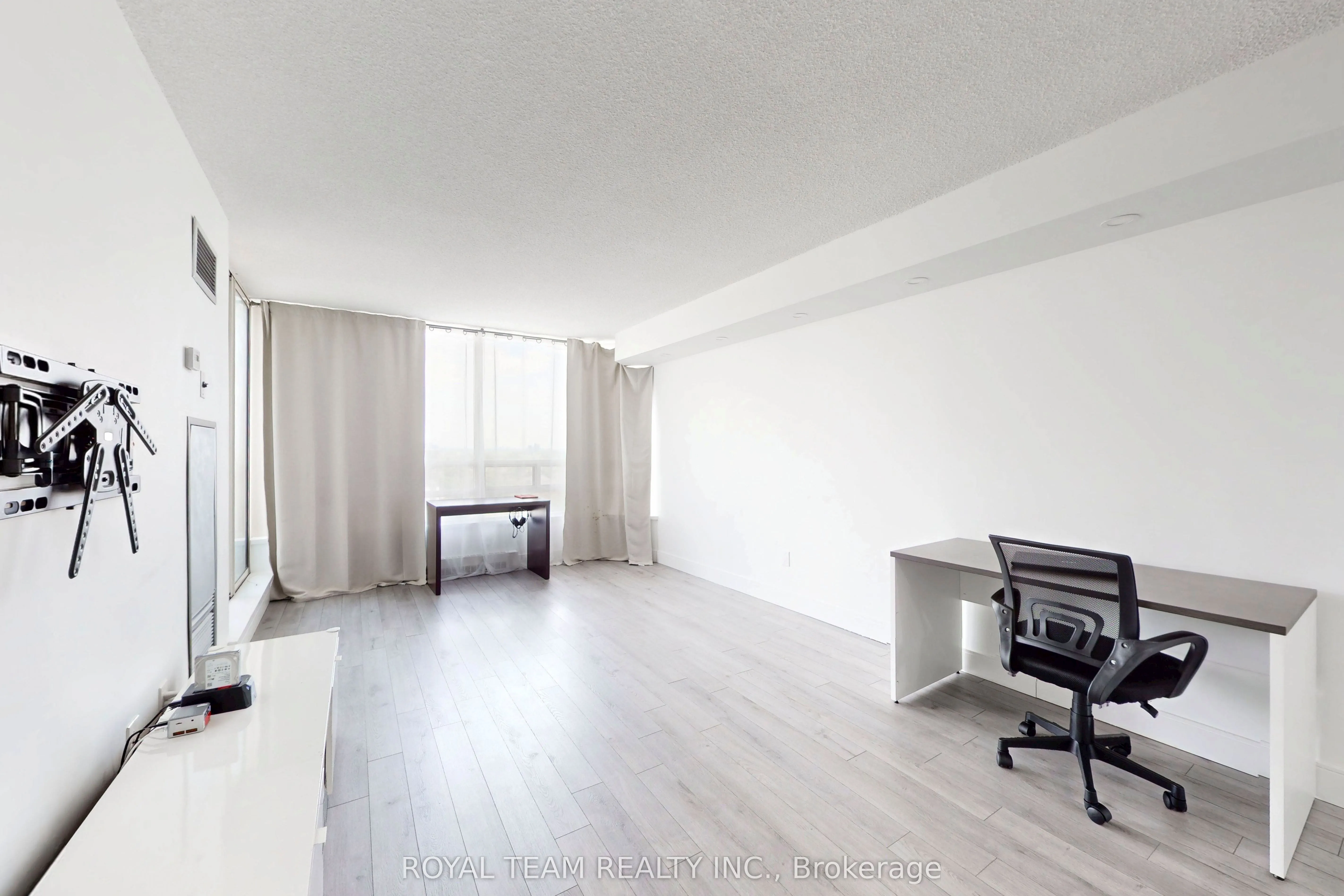 75 King Street E, #1403