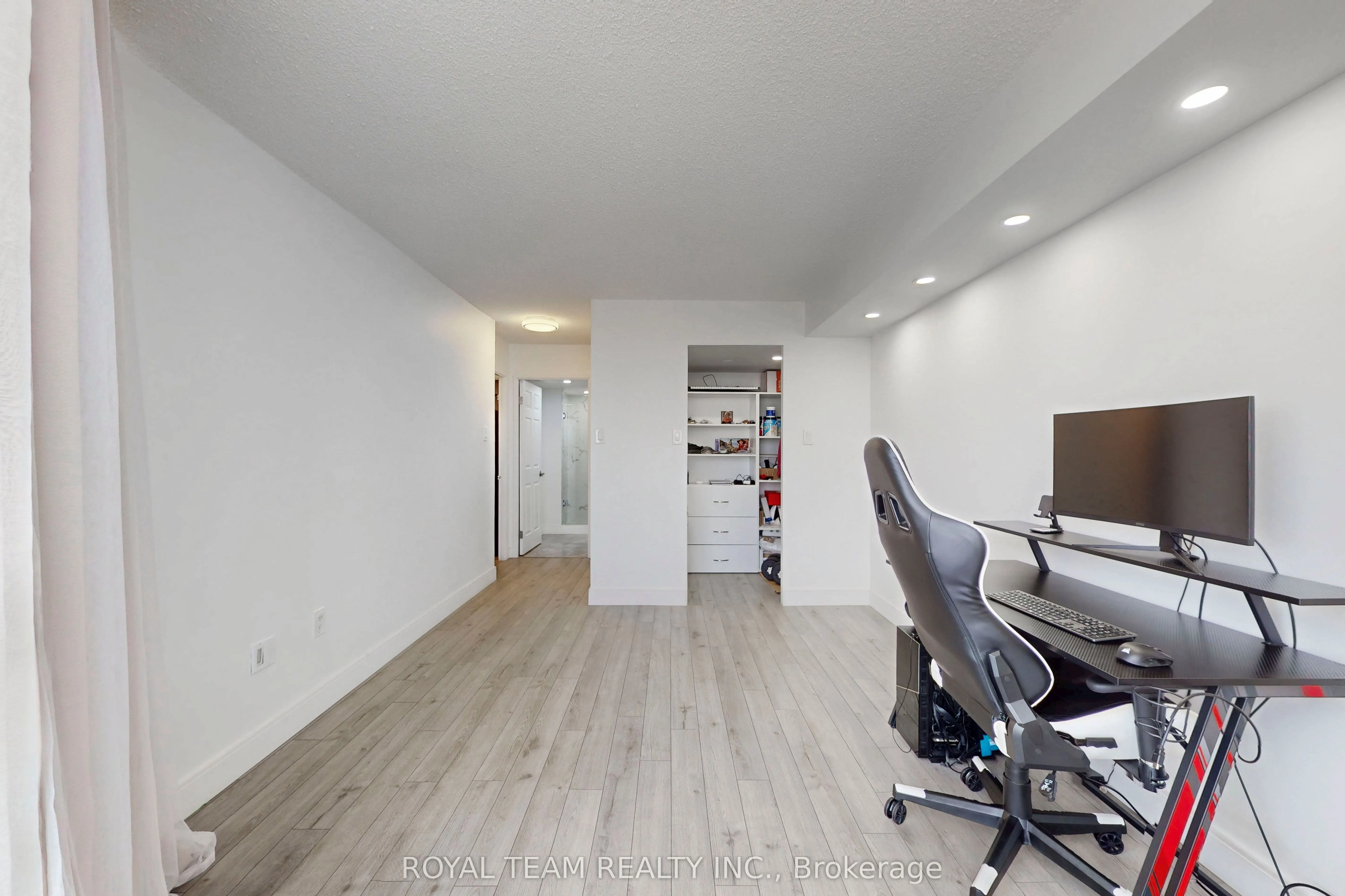 75 King Street E, #1403