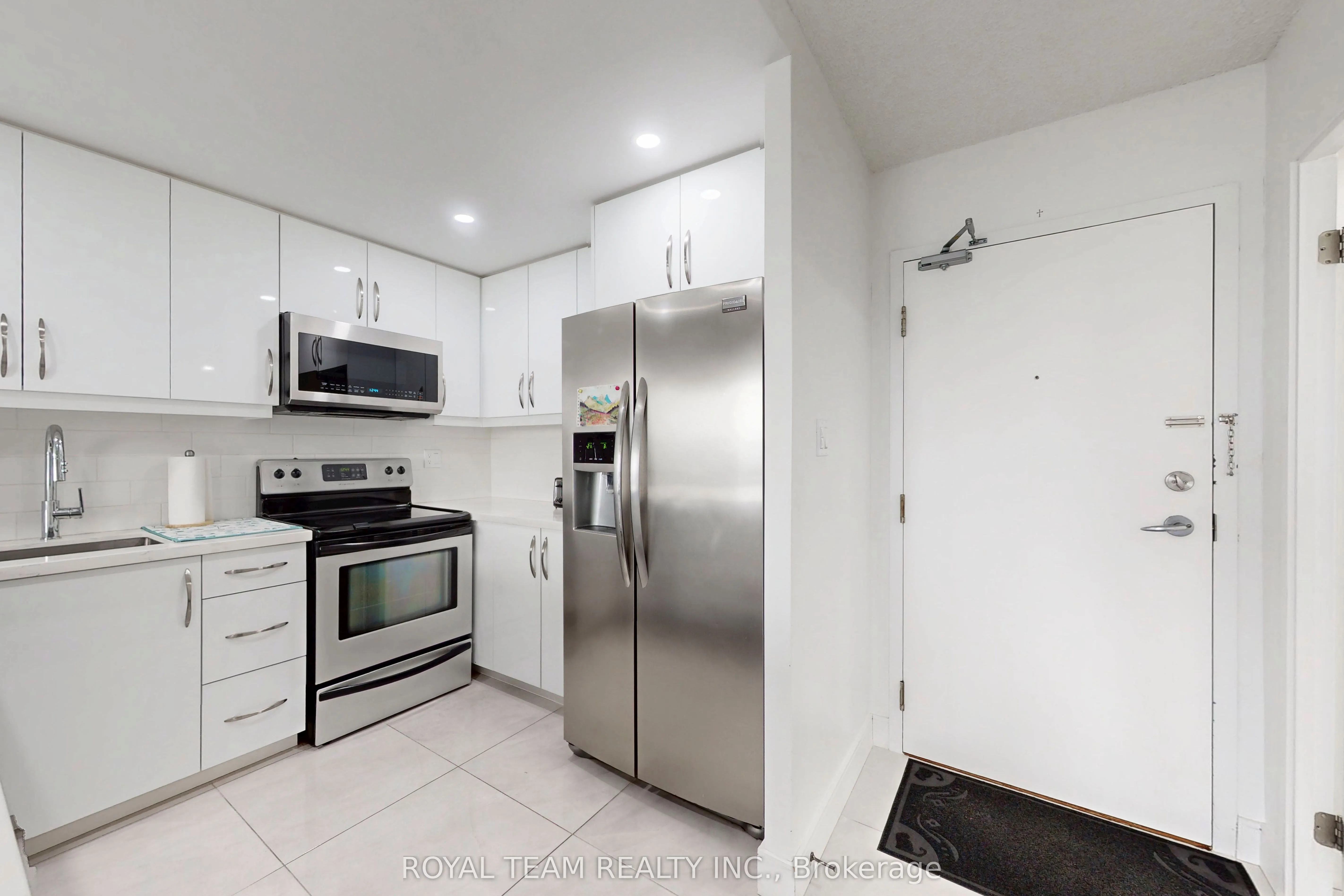75 King Street E, #1403