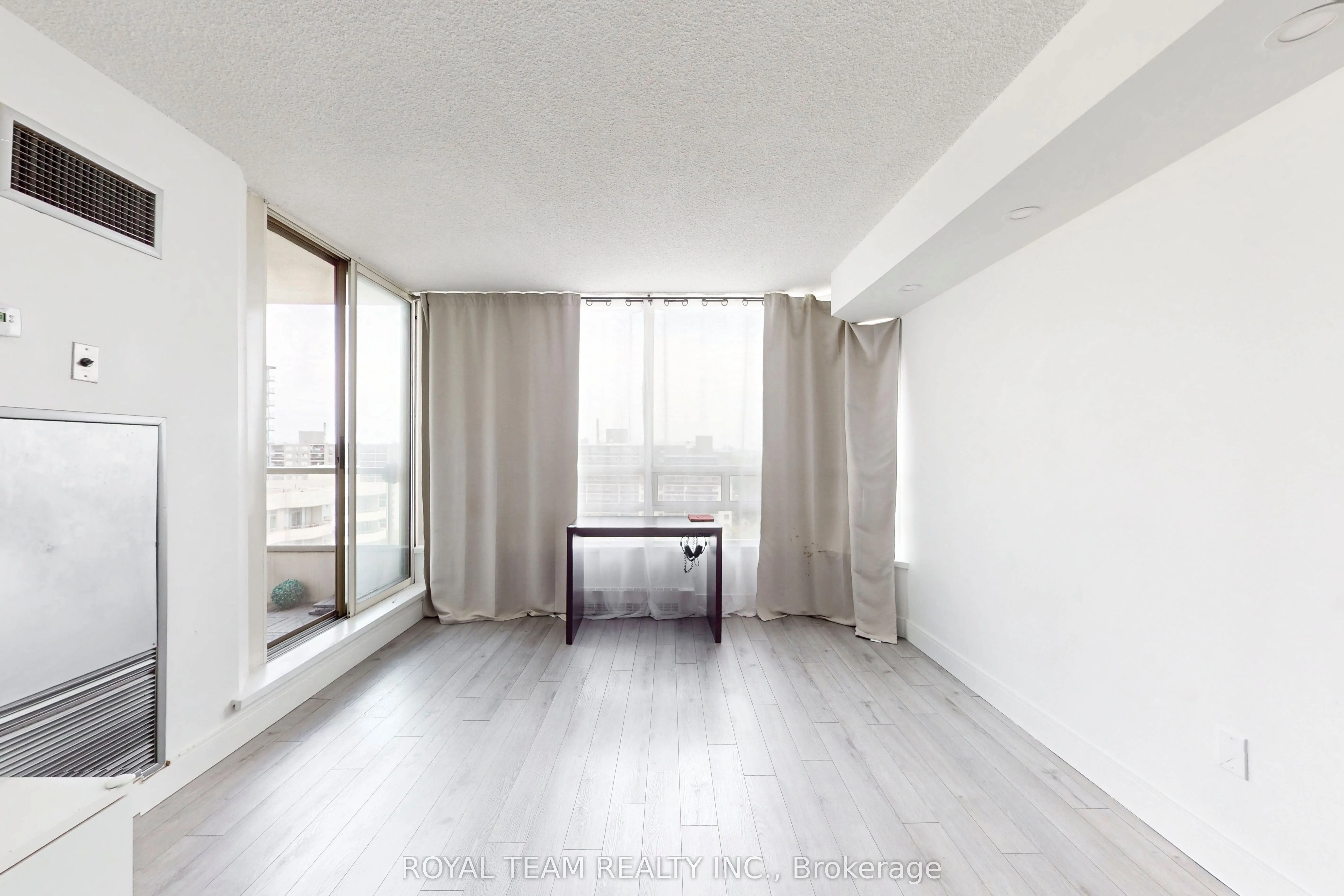 75 King Street E, #1403
