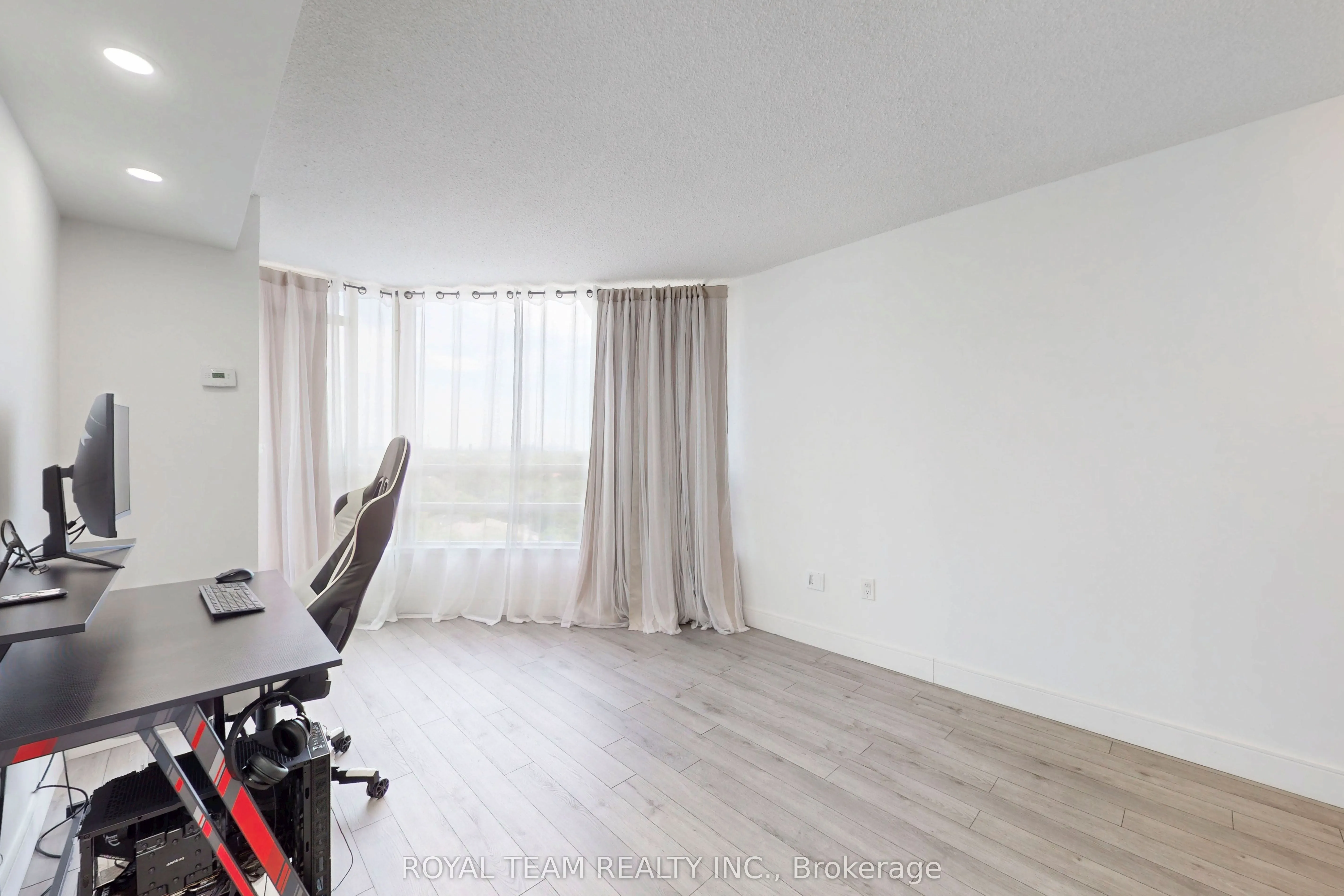 75 King Street E, #1403