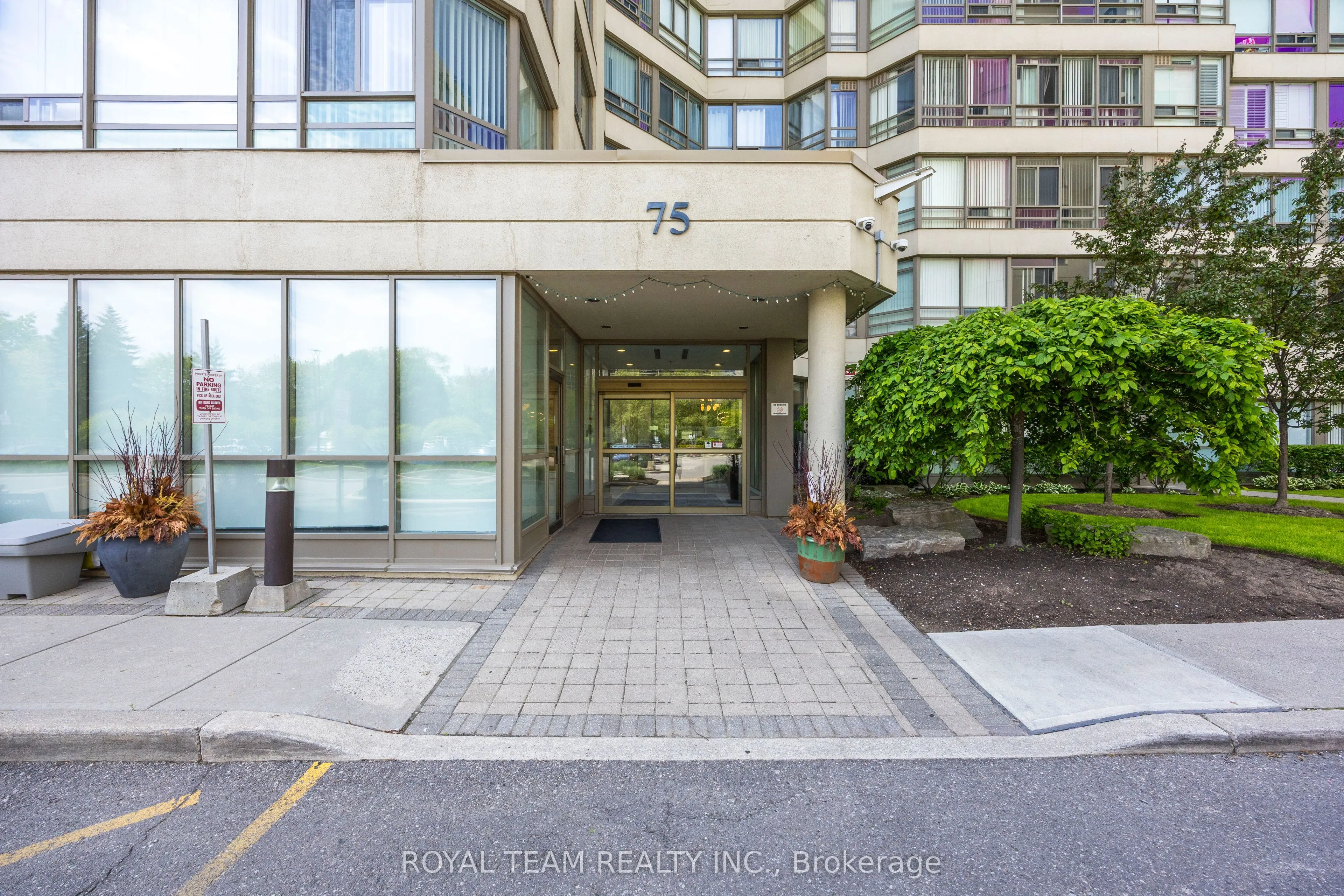 75 King Street E, #1403
