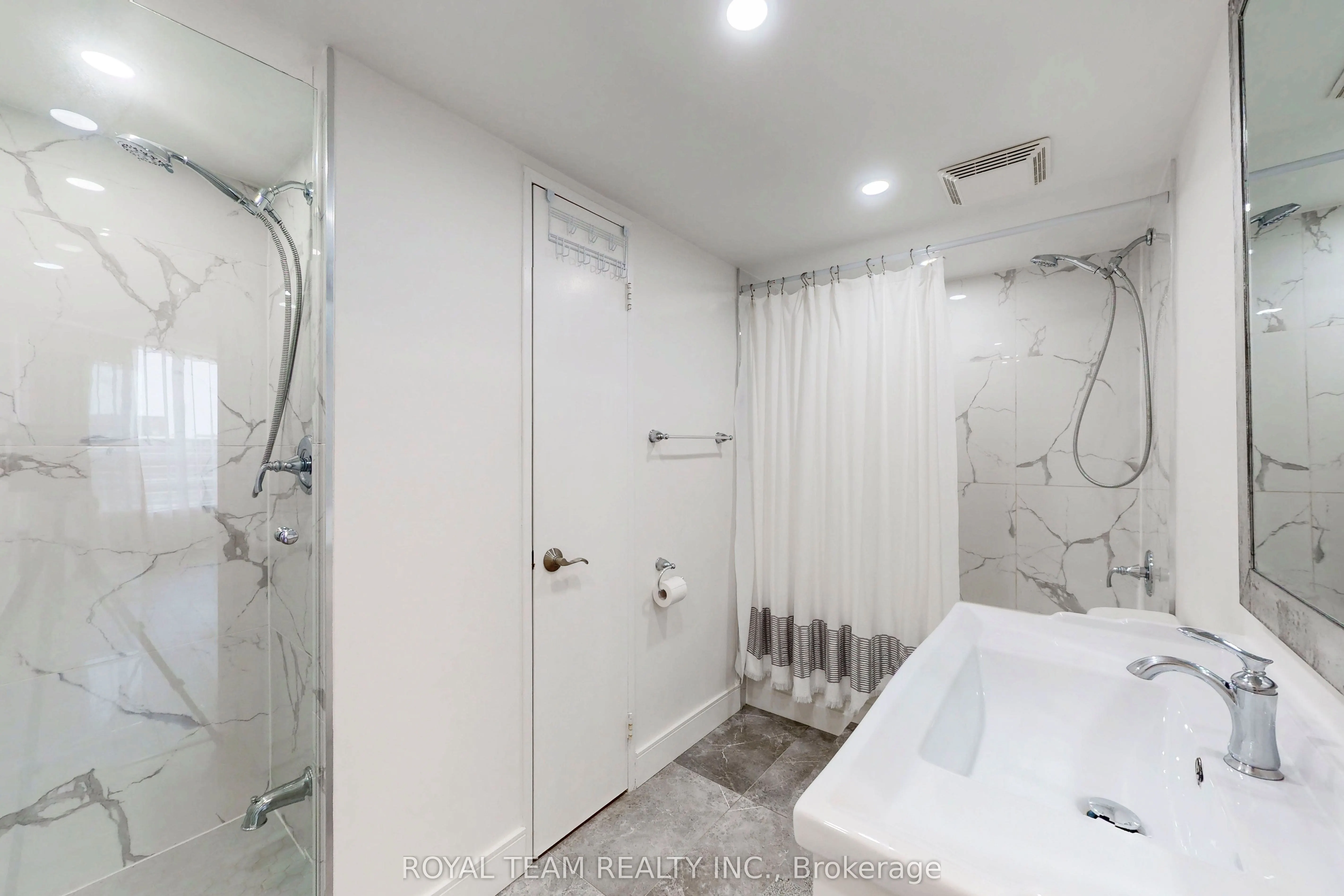 75 King Street E, #1403