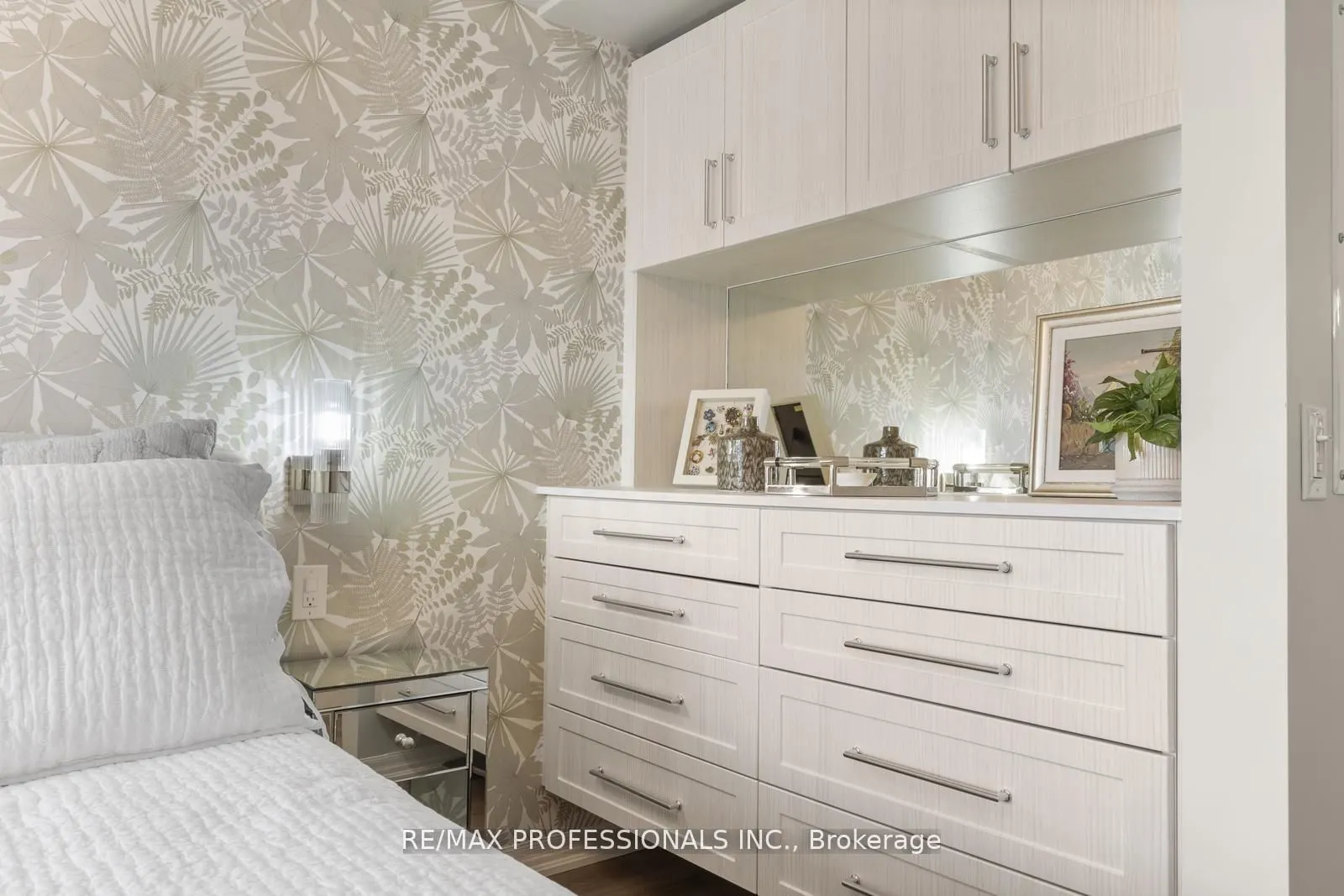 3563 Lake Shore Boulevard W, #305