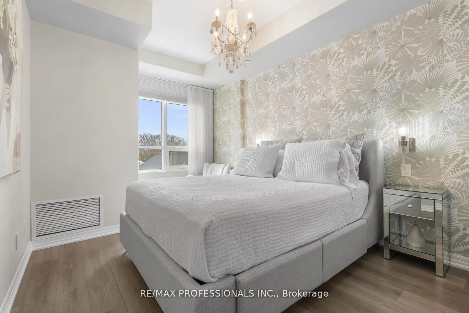 3563 Lake Shore Boulevard W, #305
