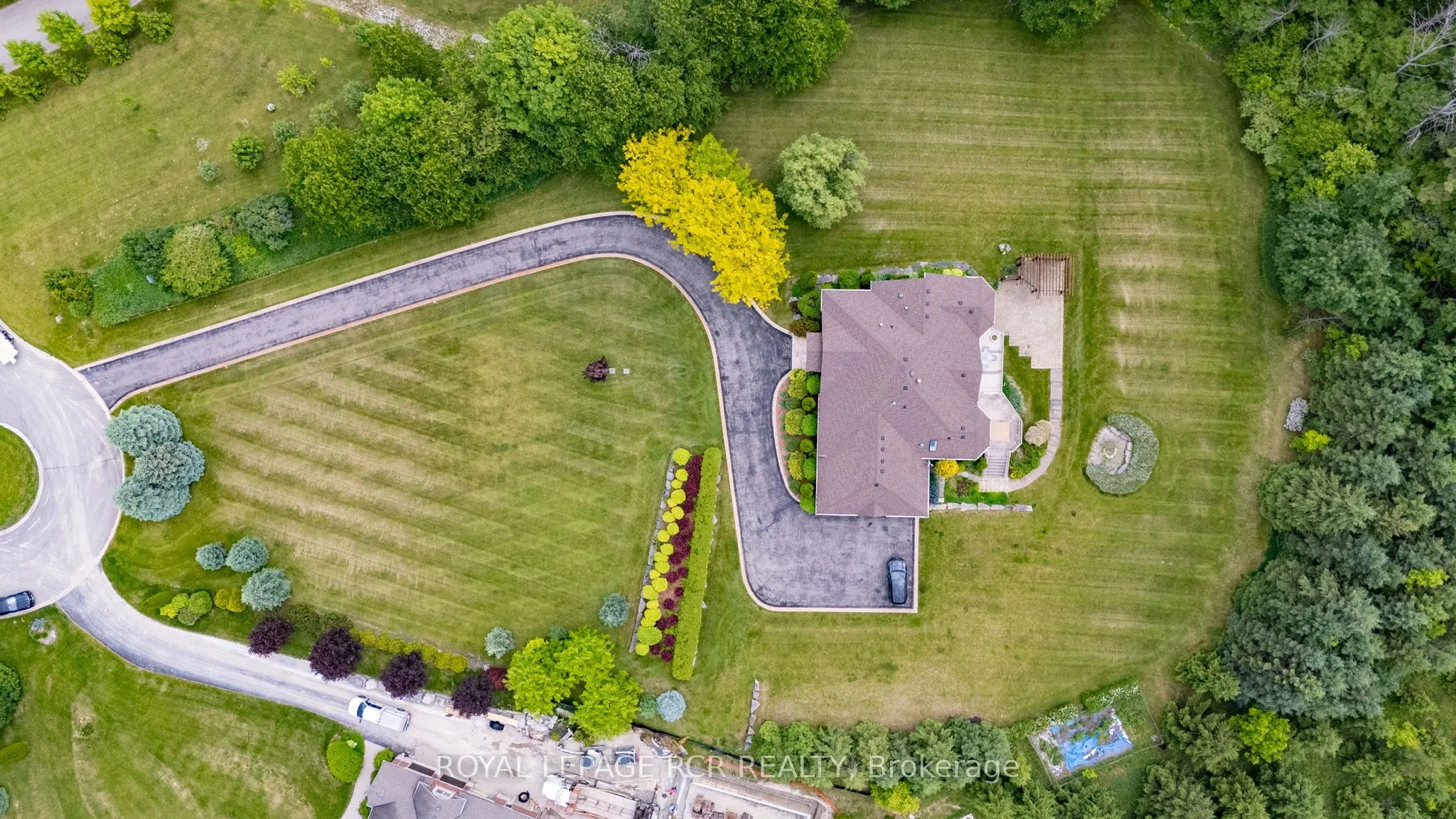 5 Woodlot Court